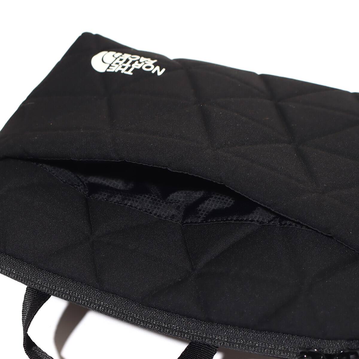 THE NORTH FACE GEOFACE POUCH ブラック 23SS-Iの画像