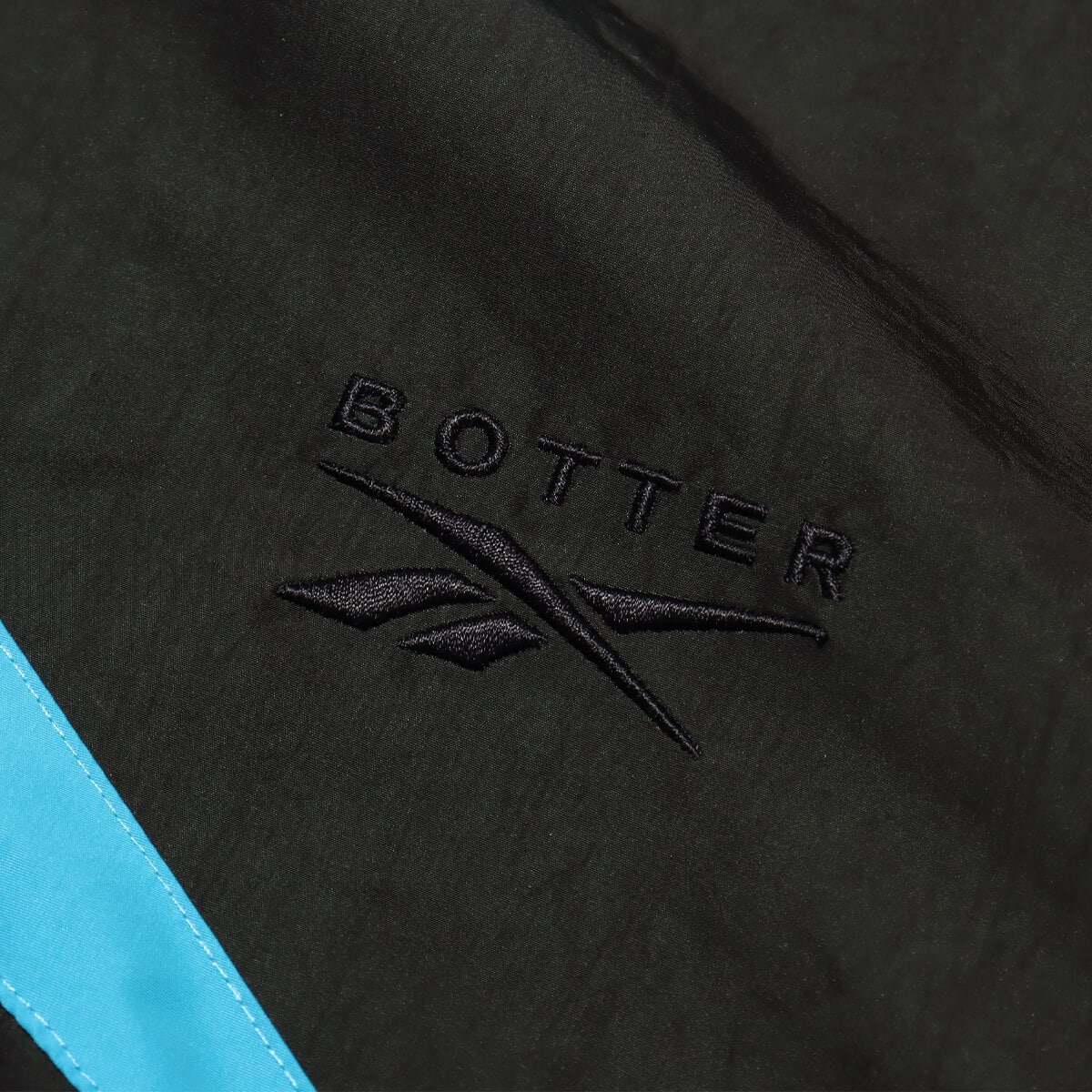 Reebok BOTTER VECTOR TRACK JACKET BLACK/BLUEの画像