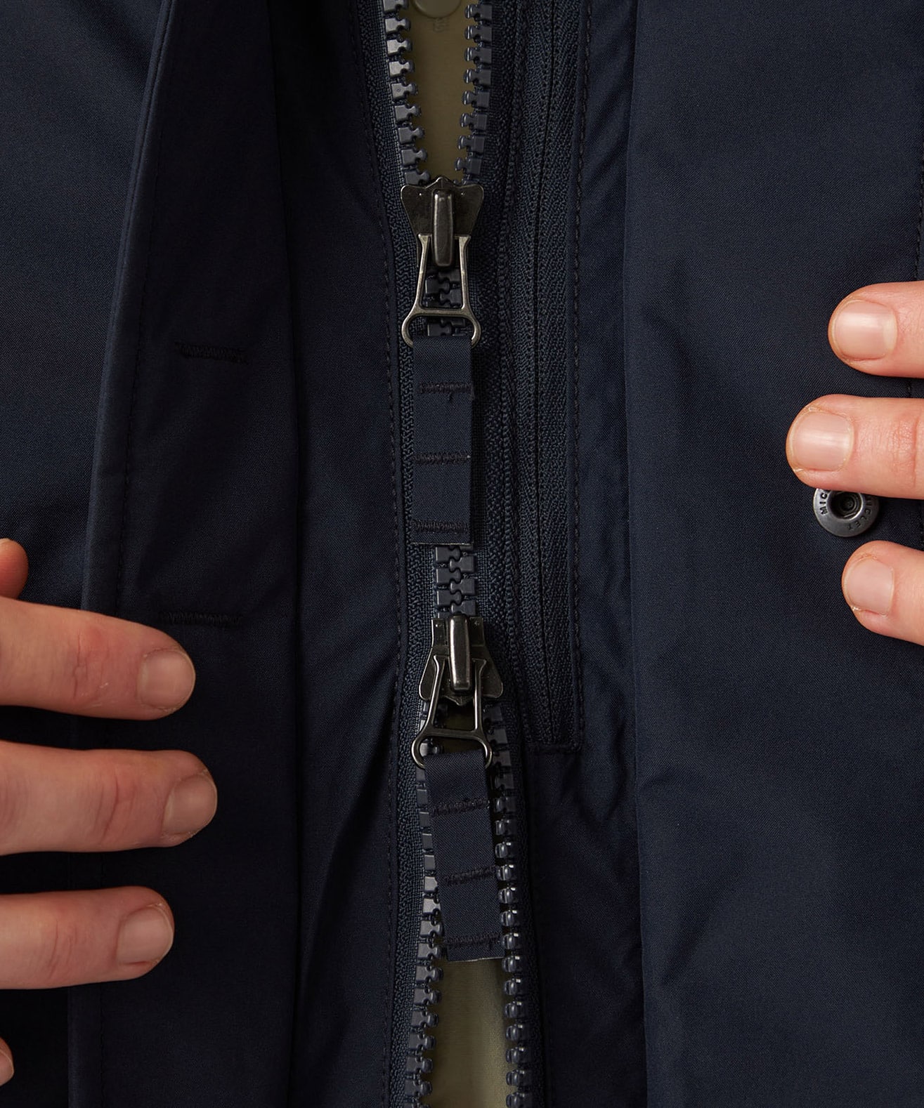nanamica GORE-TEX Short Down Jacket Navyの画像
