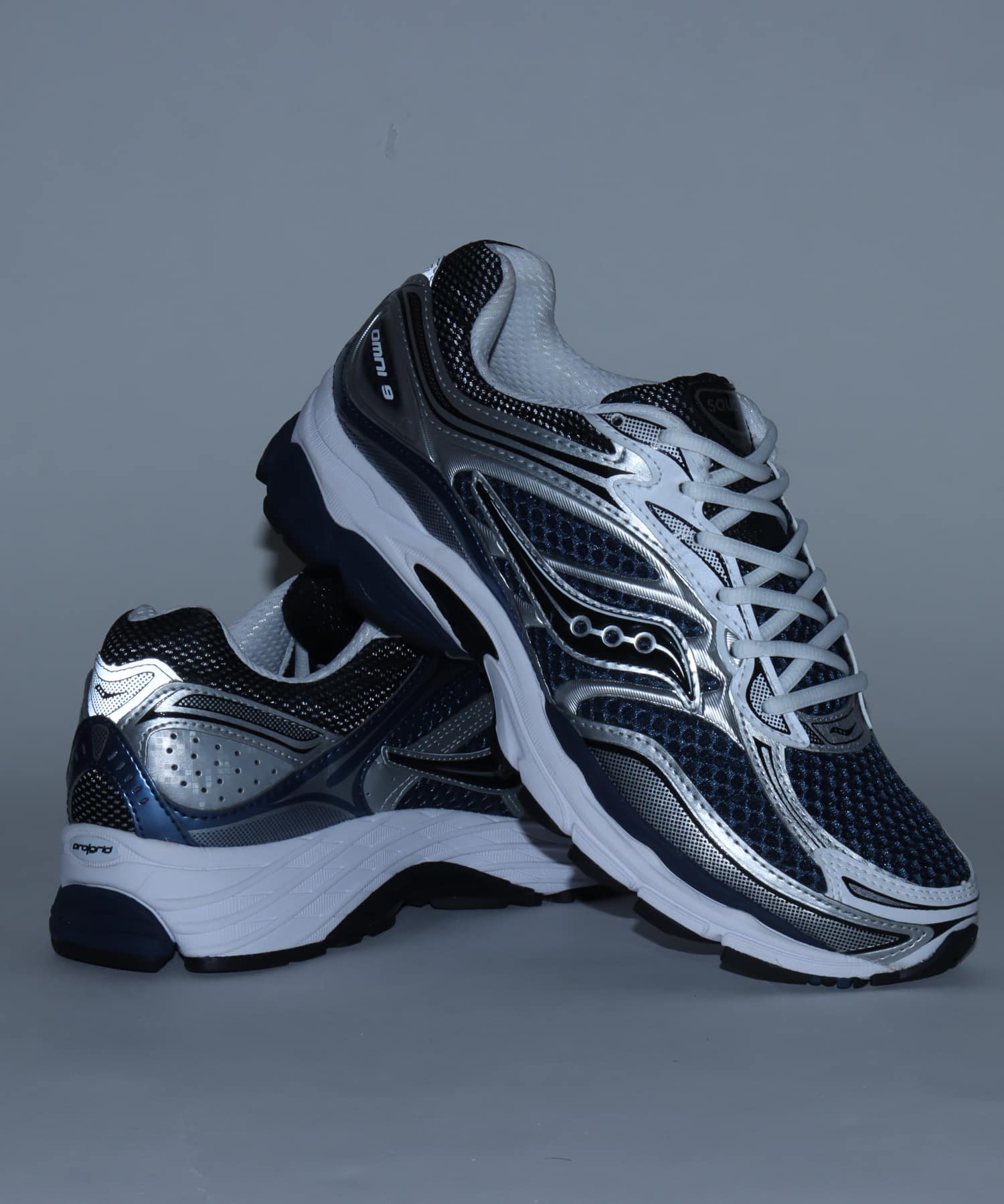 Saucony Progrid Omni 9 Deep Navyの画像