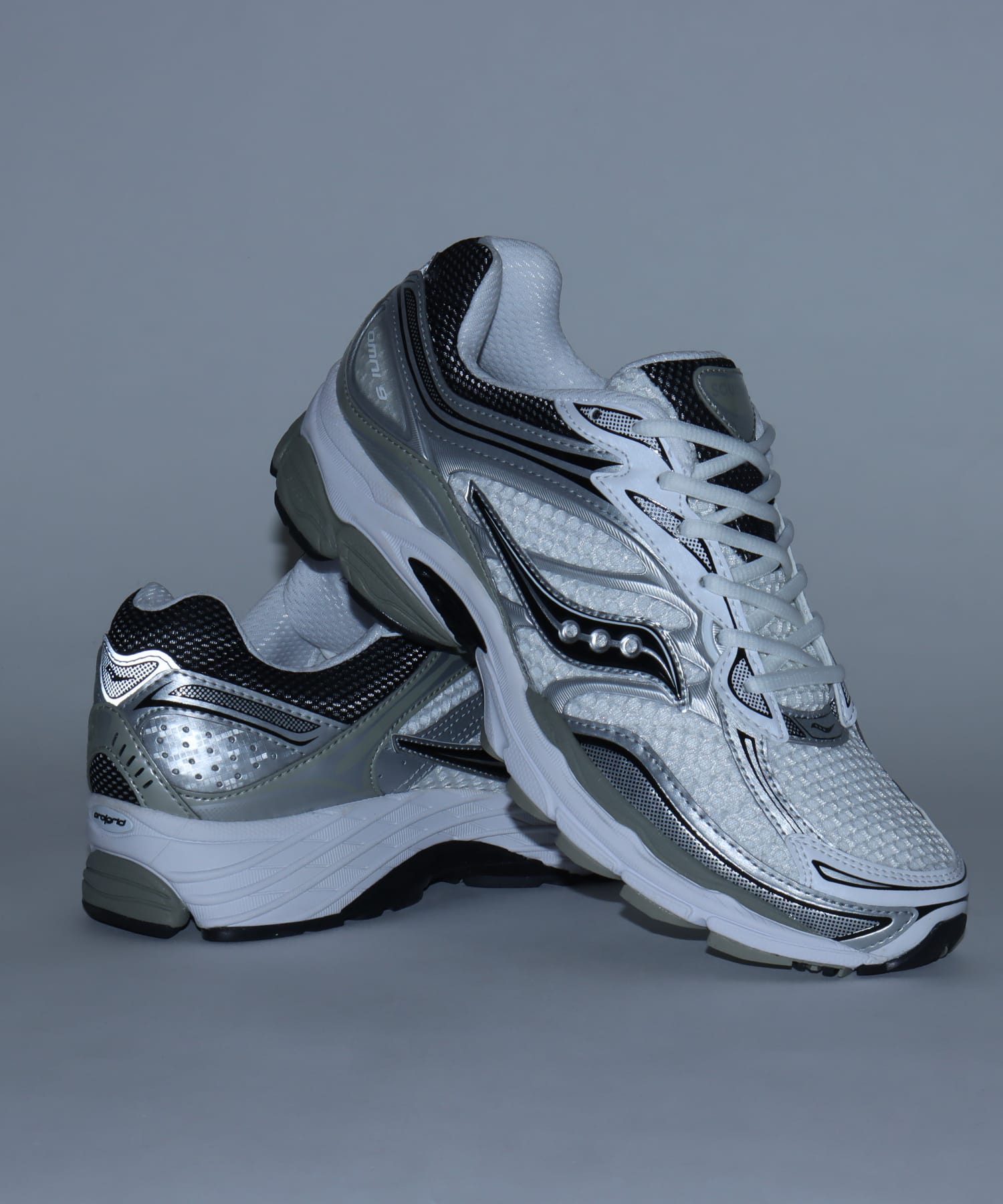 Saucony Progrid Omni 9 White/Sageの画像