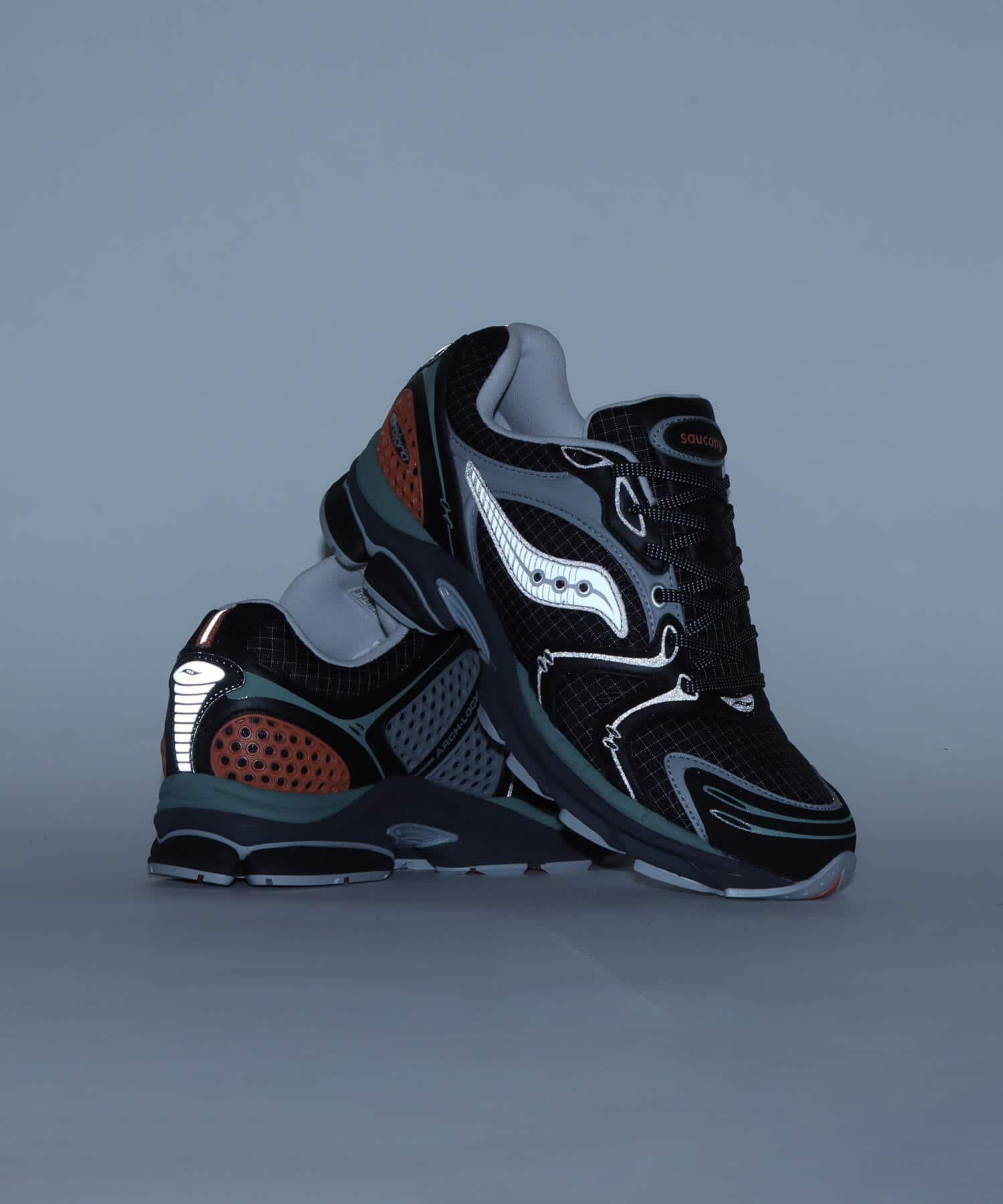 Saucony Progrid Triumph 4 SHADOW/SILVERの画像