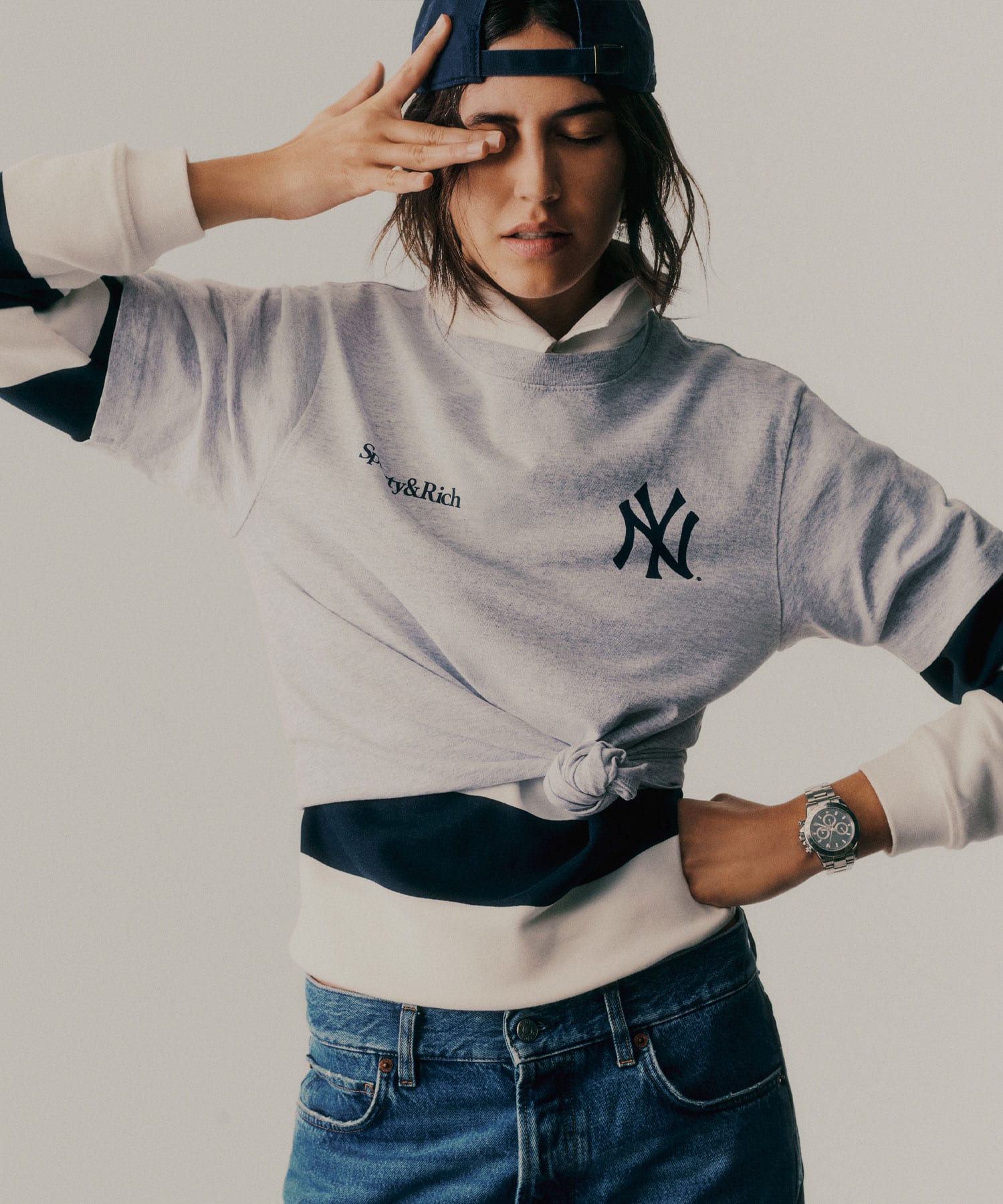 SPORTY＆RICH Champions T-Shirt Heather Grayの画像