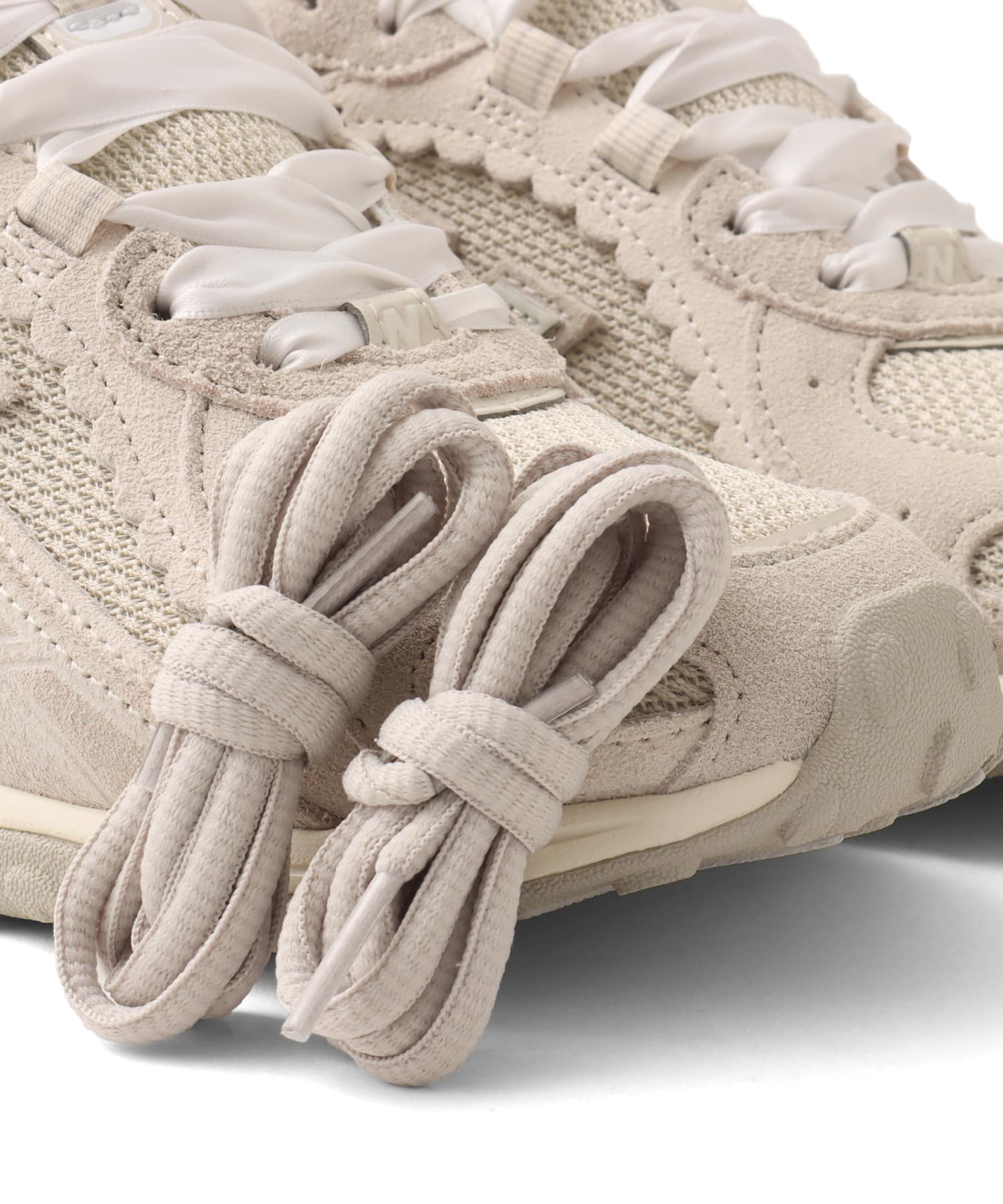 New Balance U204L2SZ LIGHT BEIGEの画像