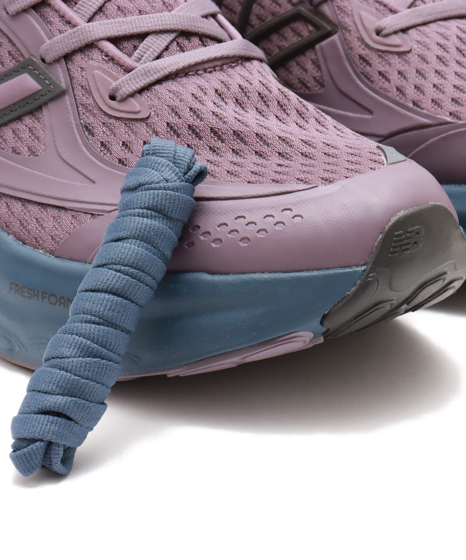 New Balance UTRNWB PURPLEの画像