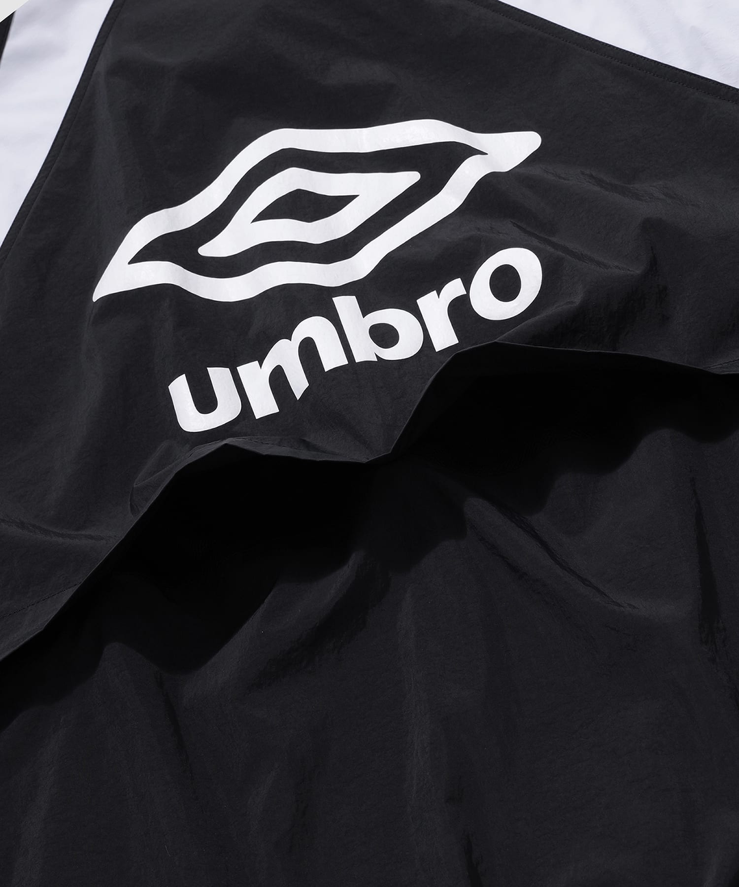 UMBRO 【KOREA COLLECTION】COLOR BLOCK STAND-NECK JACKET ブラックの画像