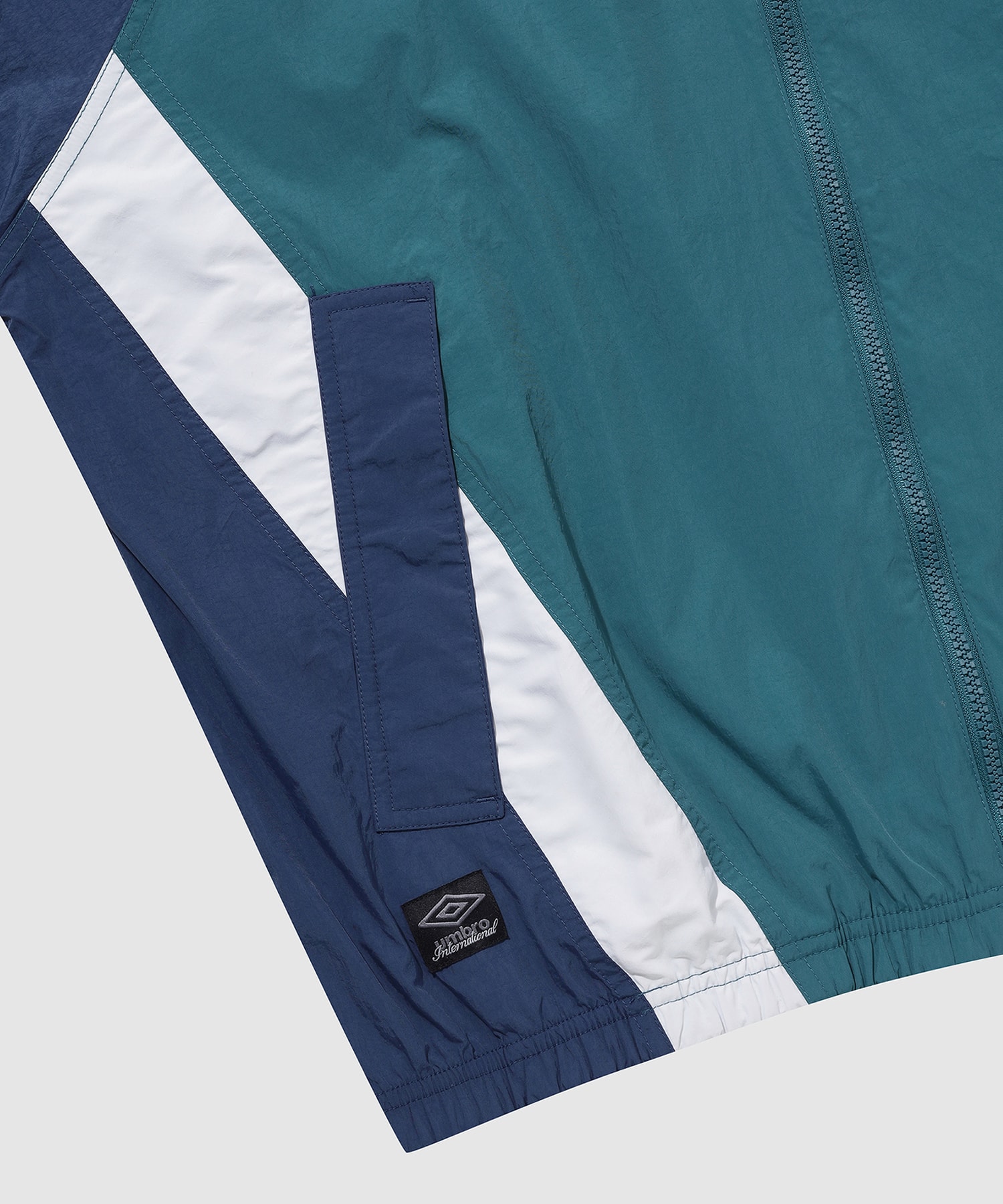 UMBRO 【KOREA COLLECTION】COLOR BLOCK STAND-NECK JACKET ブルーの画像