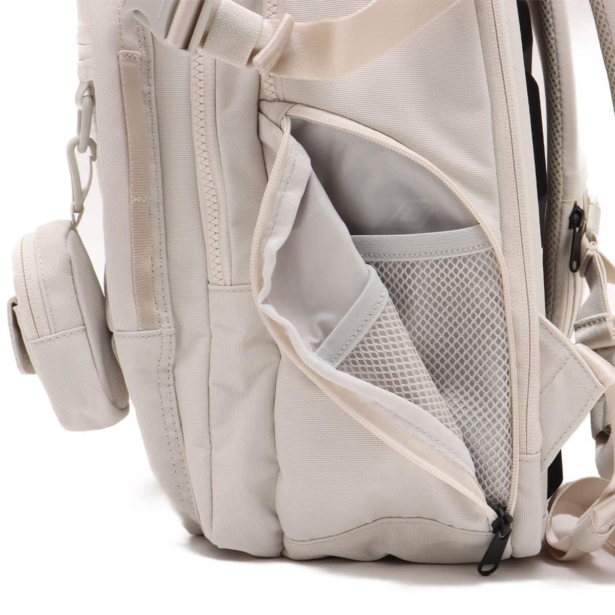 UMBRO BACKPACK ベージュ の画像