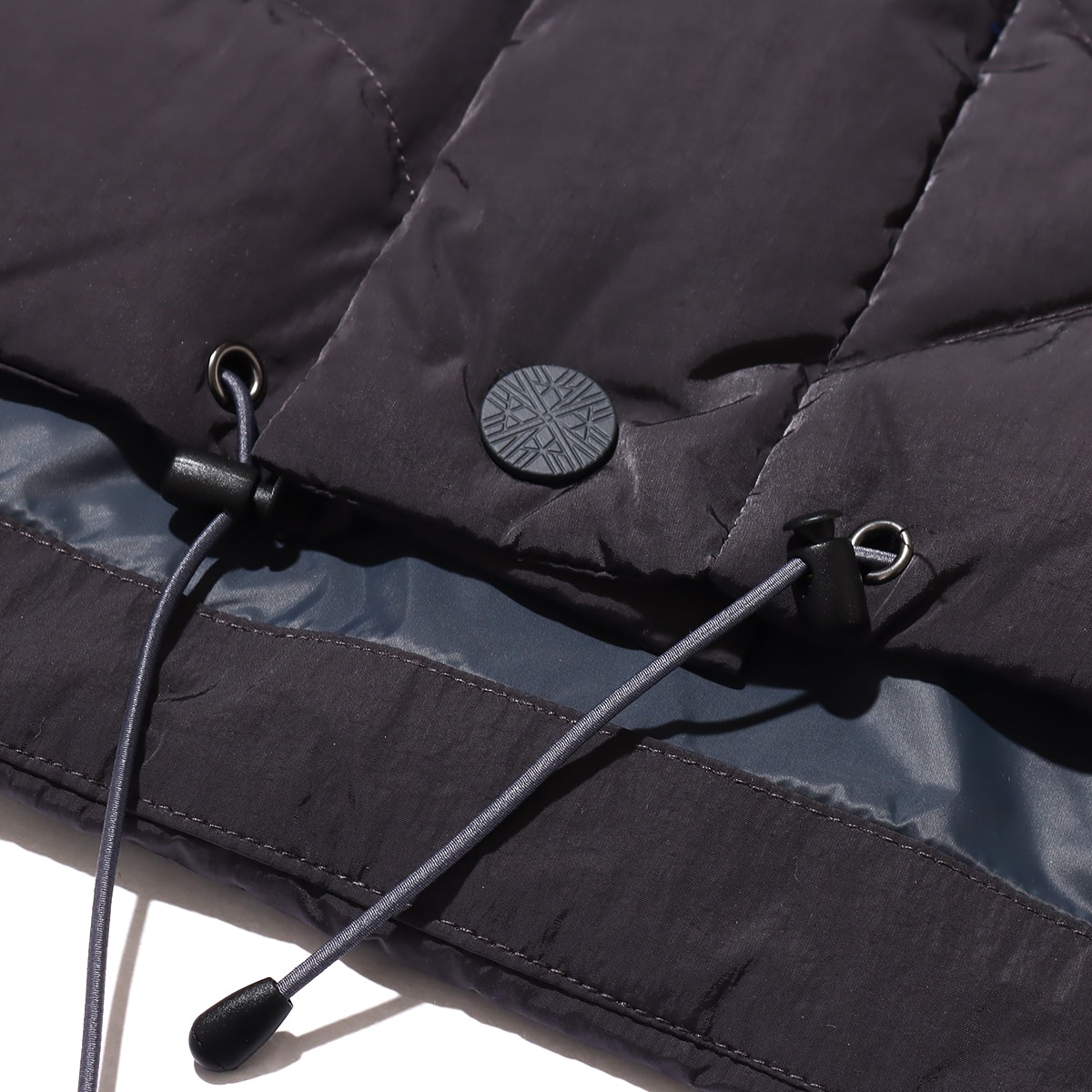 WHITE MOUNTAINEERING × TAION QUILTED HANTEN CHARCOAL 22FA-I