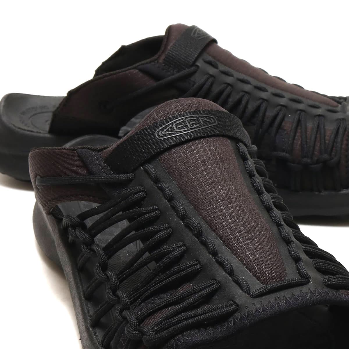 KEEN UNEEK SNK SLIDE BLACK/BLACKの画像