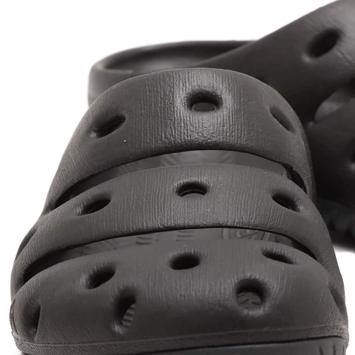 KEEN YOGUI Black/Magnetの画像