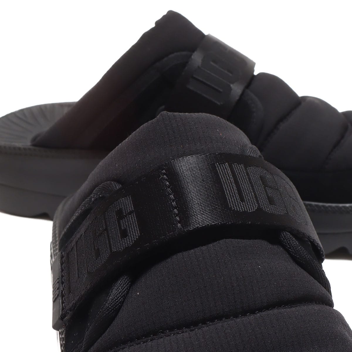 UGG MAXXER STRAP SLIDE BLACK 23SS-I