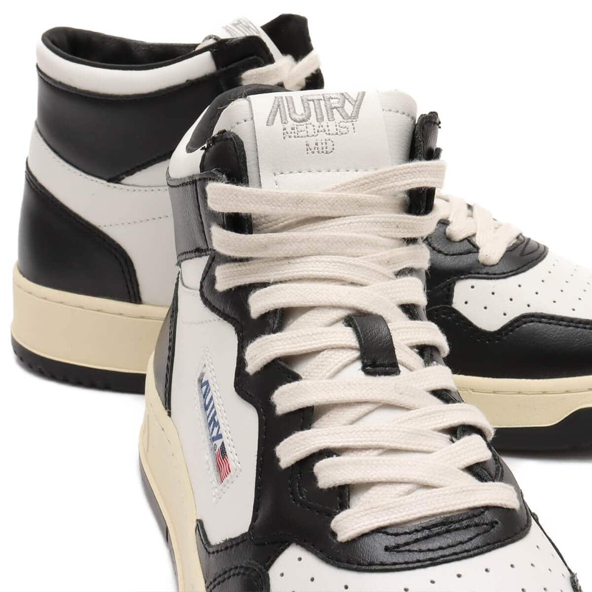 AUTRY MEDALIST MID LLWH/BKの画像