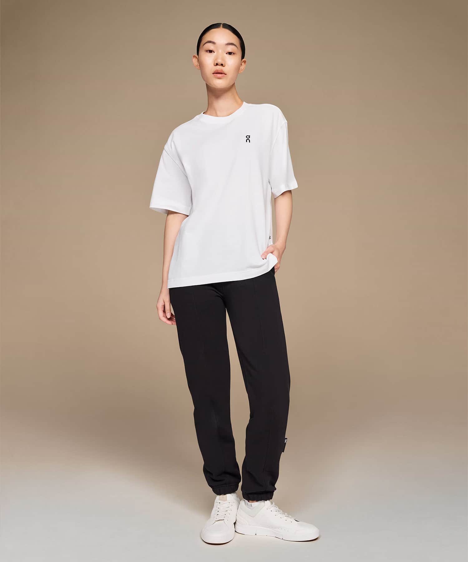 On Club-T Whiteの画像
