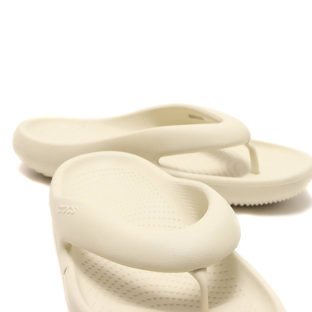 crocs Mellow Recovery Flip Bone 23FW-I