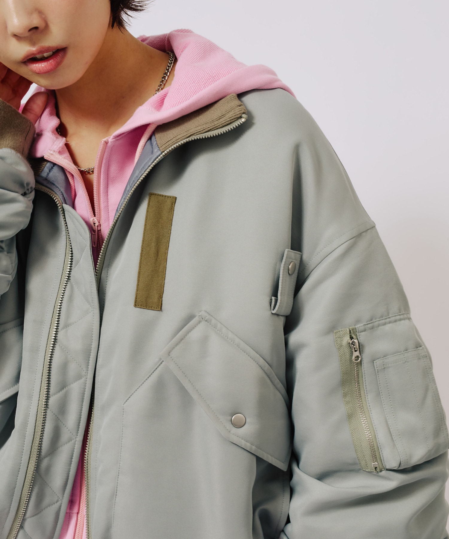 atmos pink Bomber Jacket KHAKIの画像