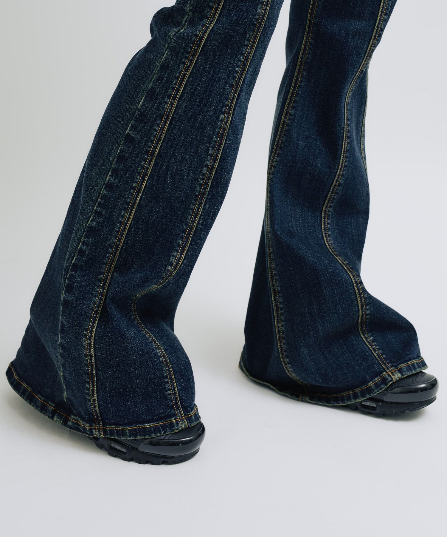 atmos pink Flare Denim Pants BLUEの画像