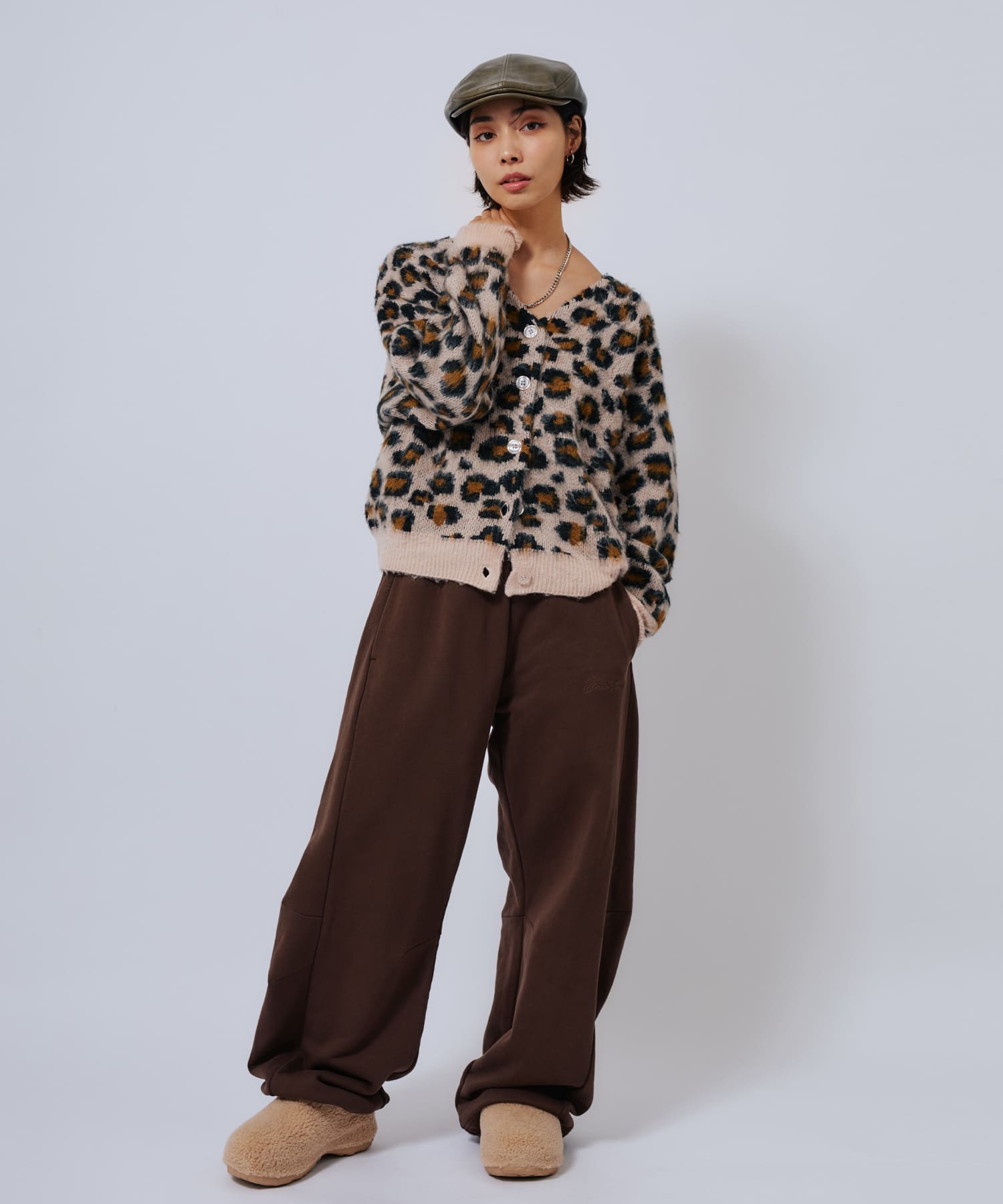 atmos pink Sweat Baggy Pants BROWNの画像