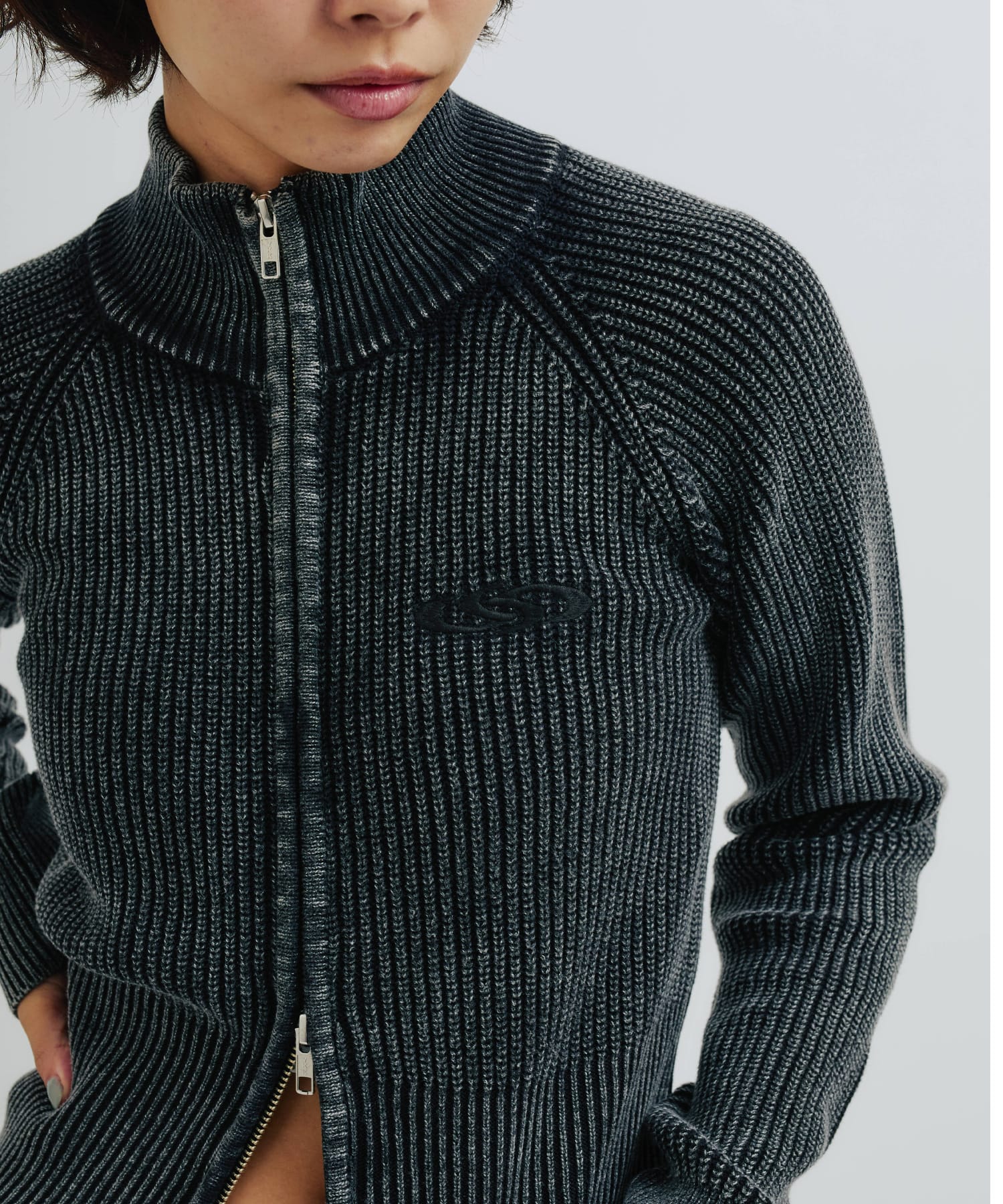 atmos pink Washed Zip Up Knit CHARCOALの画像