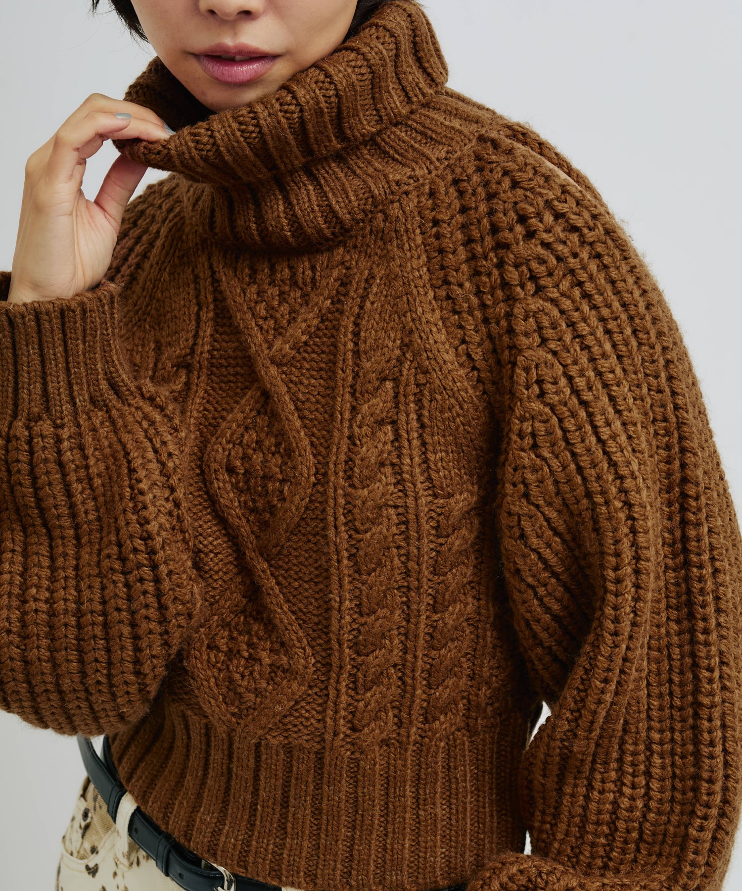 atmos pink Slit Cable Knit Tops BROWNの画像