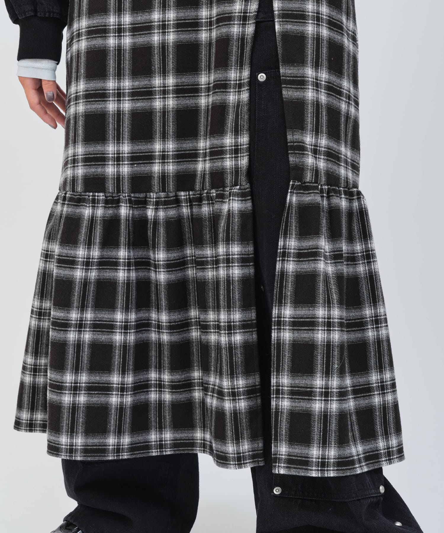 atmos pink Plaid Tiered Skirt BLACKの画像