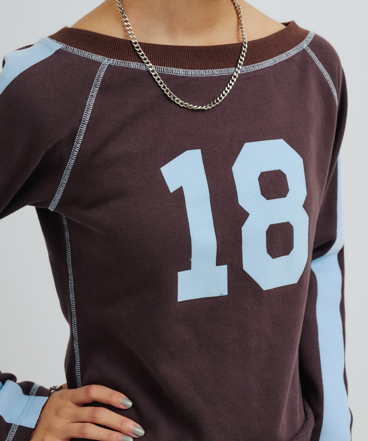 atmos pink Numbering Sweat Top BROWNの画像