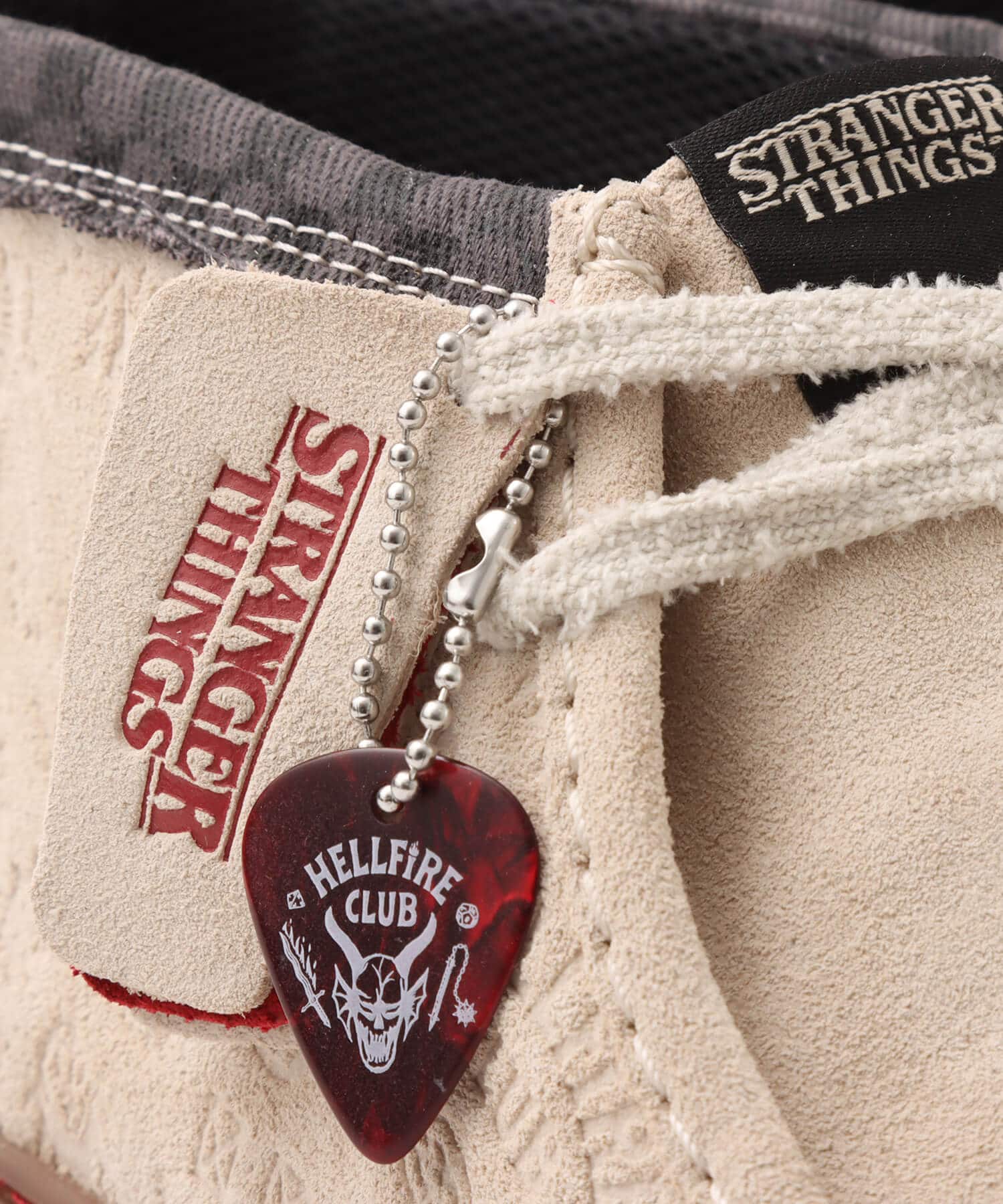 CLARKS Torhill Hi x Stranger Things Off Whiteの画像