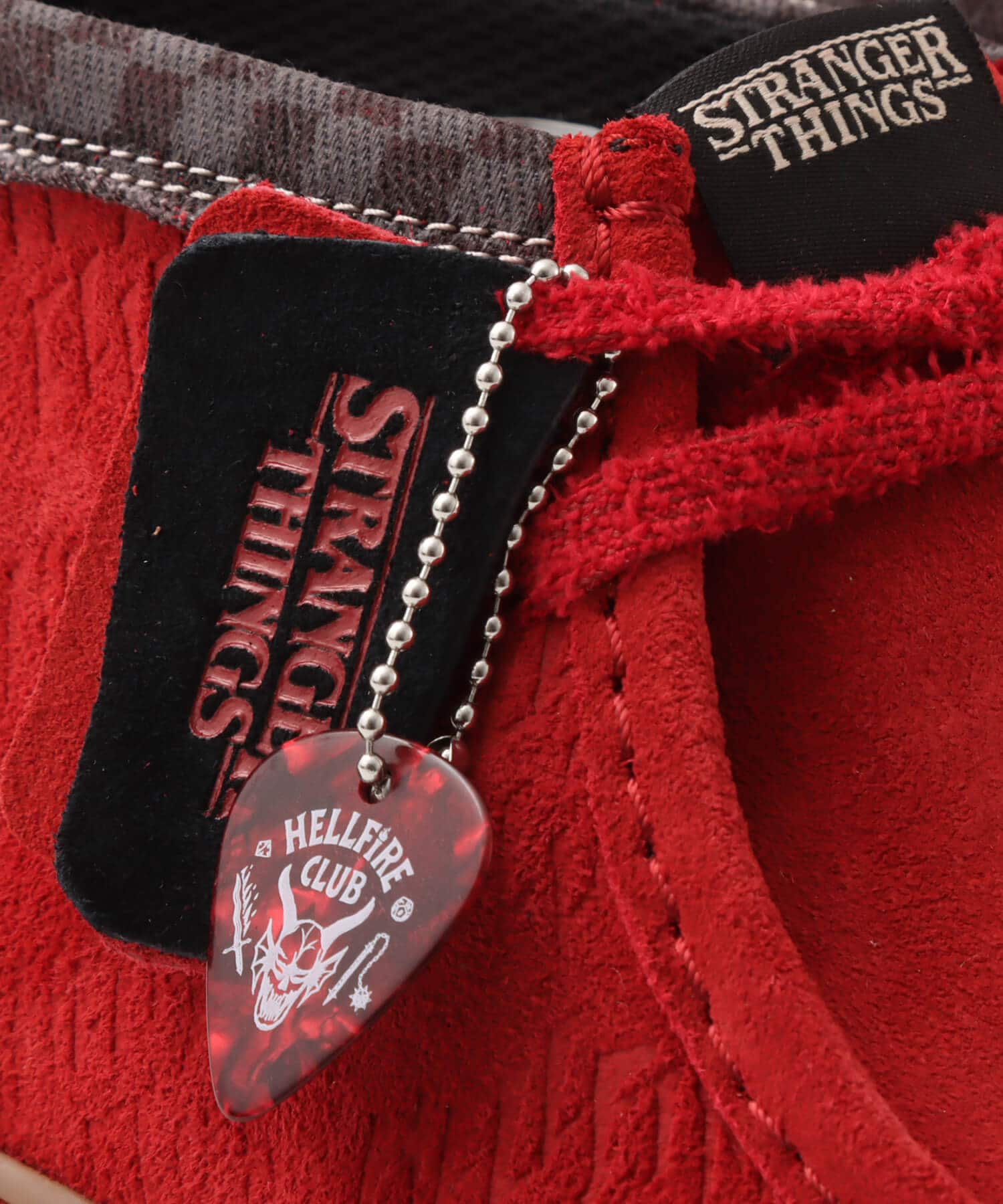 CLARKS Torhill Hi x Stranger Things Redの画像