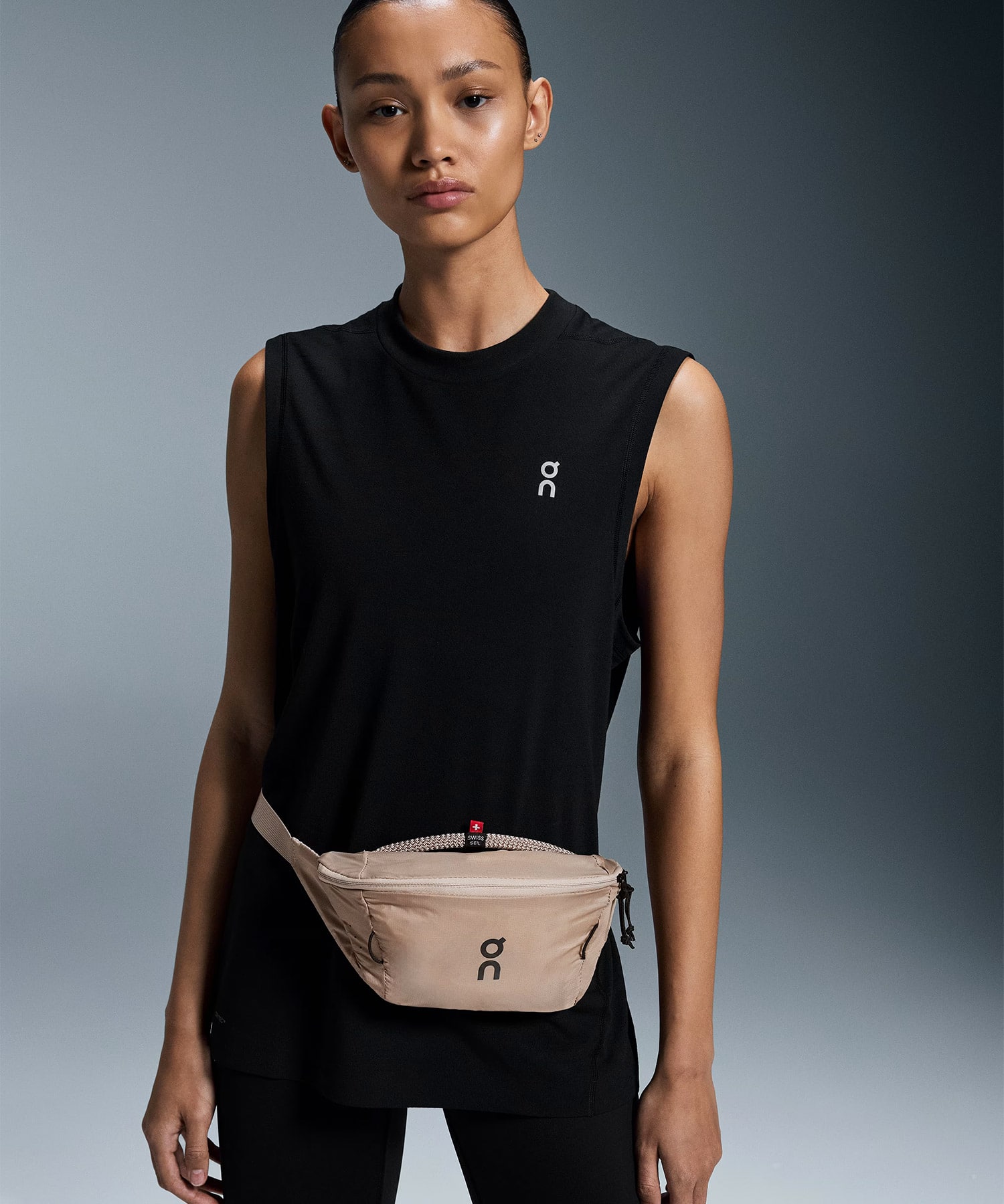 On Waist Pack 2L Lite 1 U Sandの画像