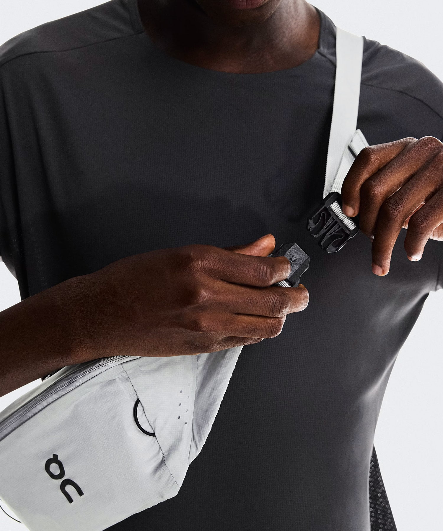 On Waist Pack 2L Lite 1 U Glacierの画像