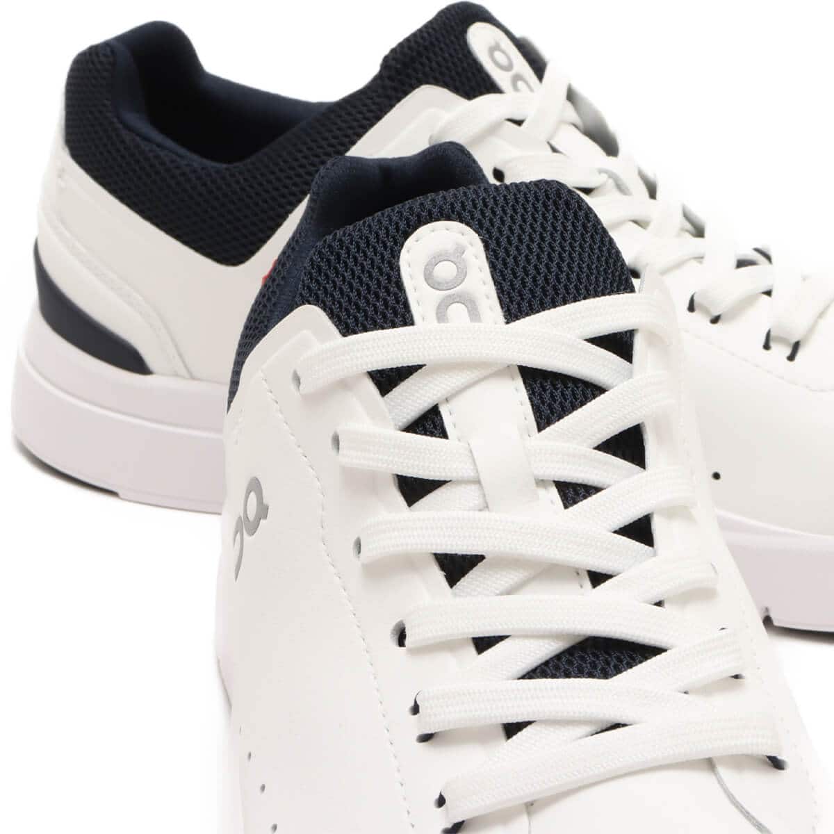 On THE ROGER Advantage 2 M White | Midnightの画像