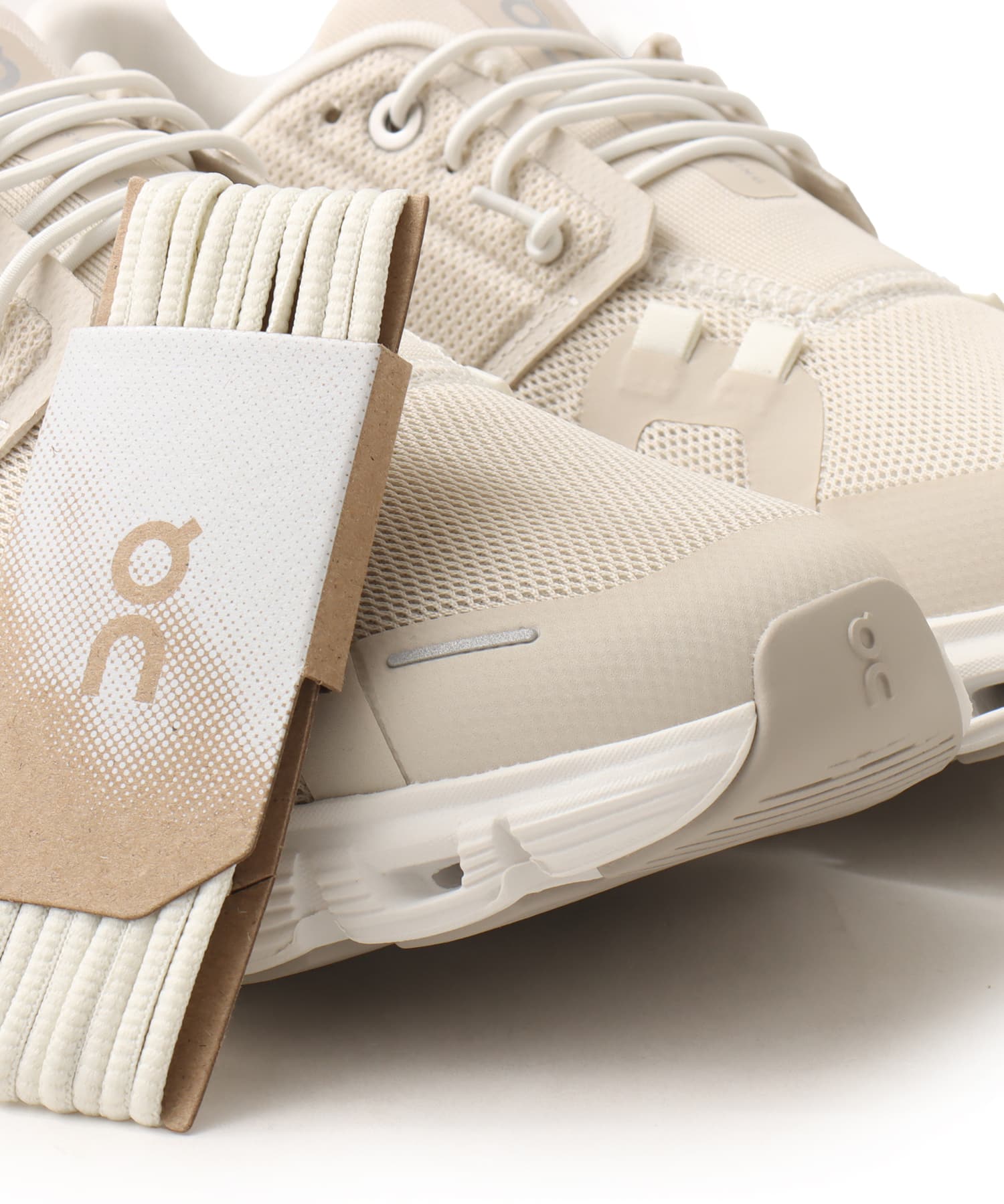 On Cloud 6 W Pearl | Whiteの画像