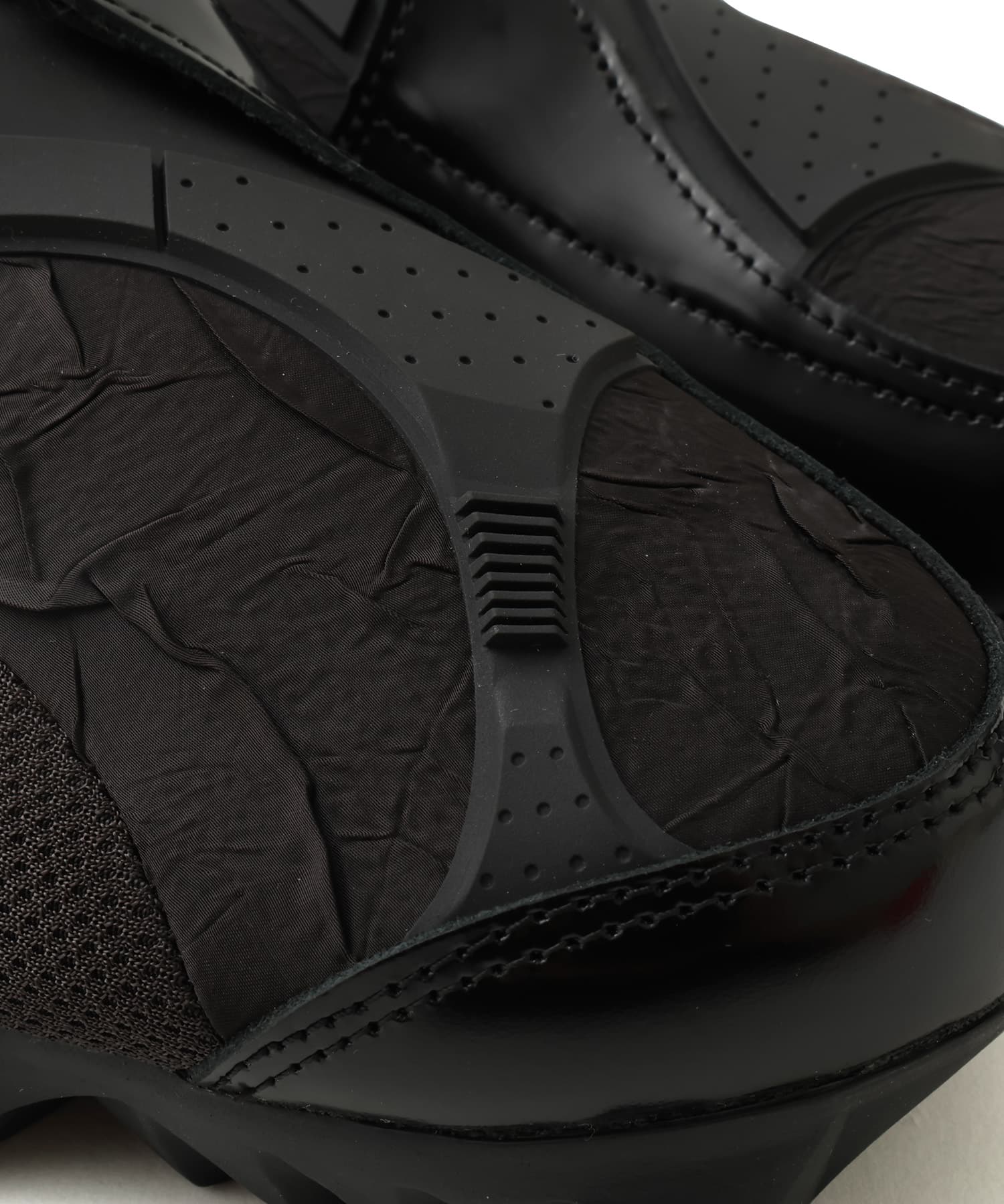 PUMA BEISSER DISC OFFICETERRAIN PUMA BLACKの画像