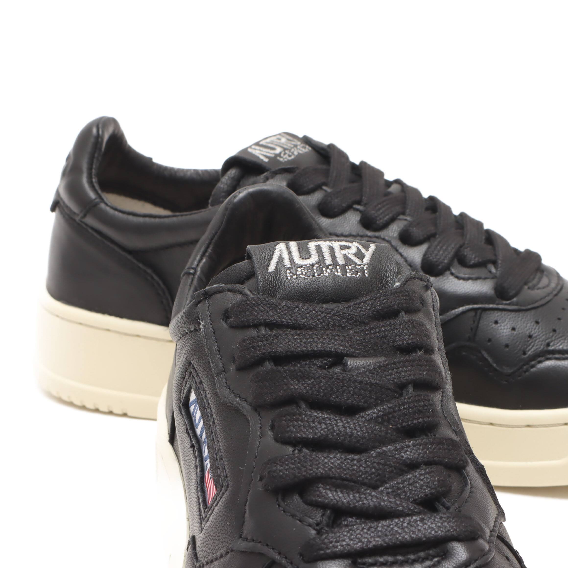 AUTRY MEDALIST LOW WOM GOAT/GOAT BLACK 23FA-I