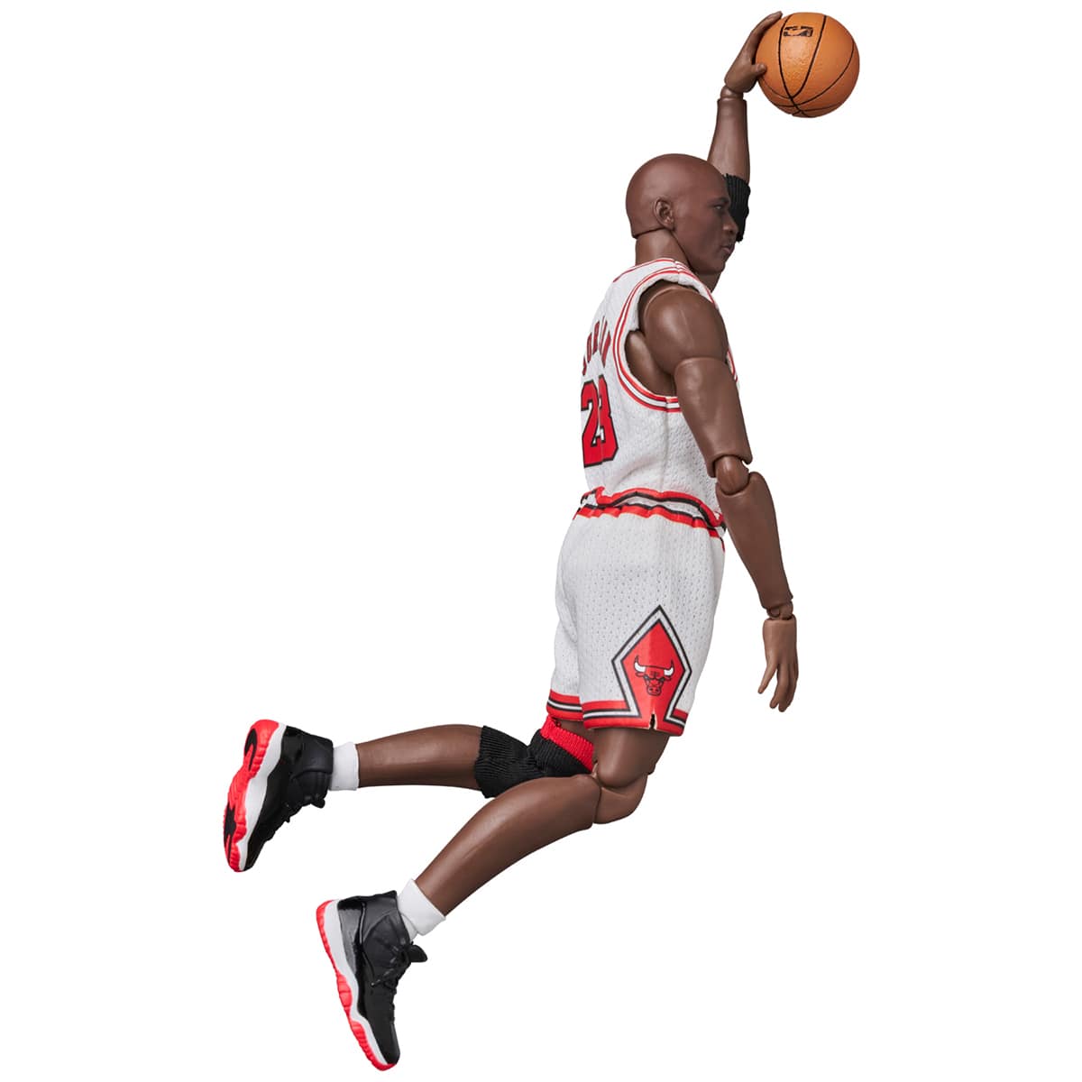 MEDICOM TOY MAFEX MICHAEL JORDAN(CHICAGO BULLS HOME) WHITE|atmos（アトモス）  公式オンラインストア