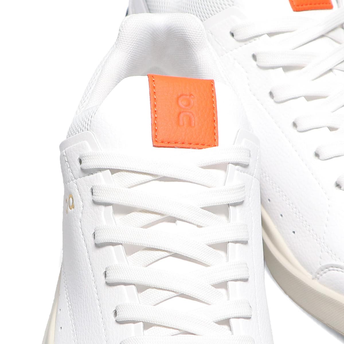 ON THE ROGER Centre Court White/Flameの画像