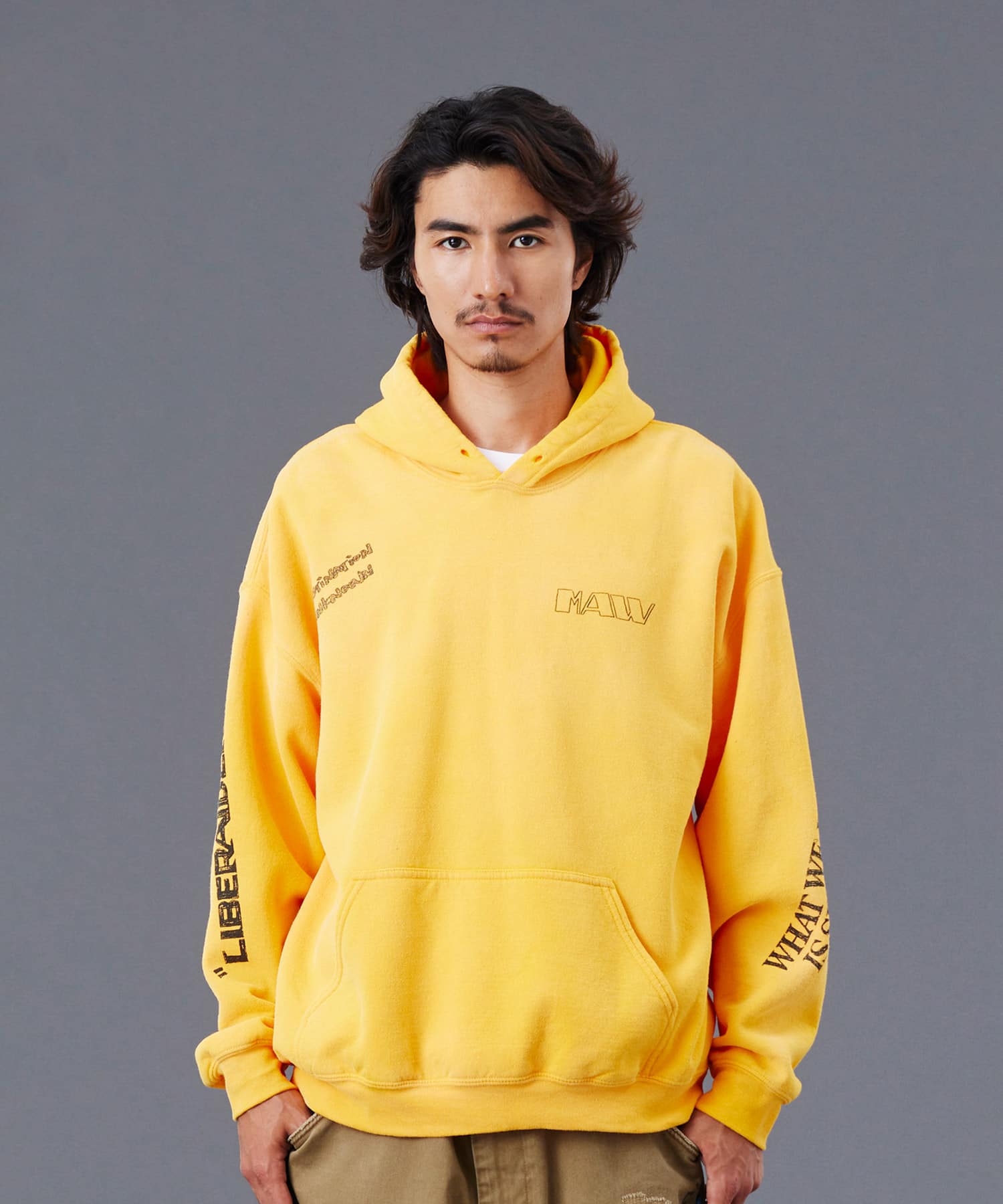 LIBERAIDERS HANDWRITING PRINT HOODIE YELLOWの画像
