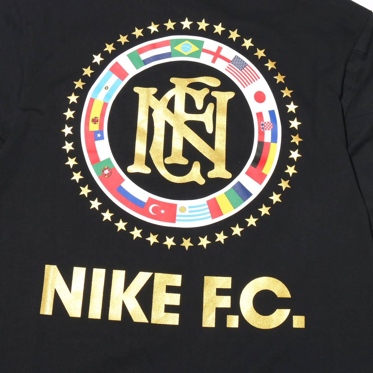 NIKE AS M NK FC TEE FLAG CREST BLACK/METALLIC GOLD