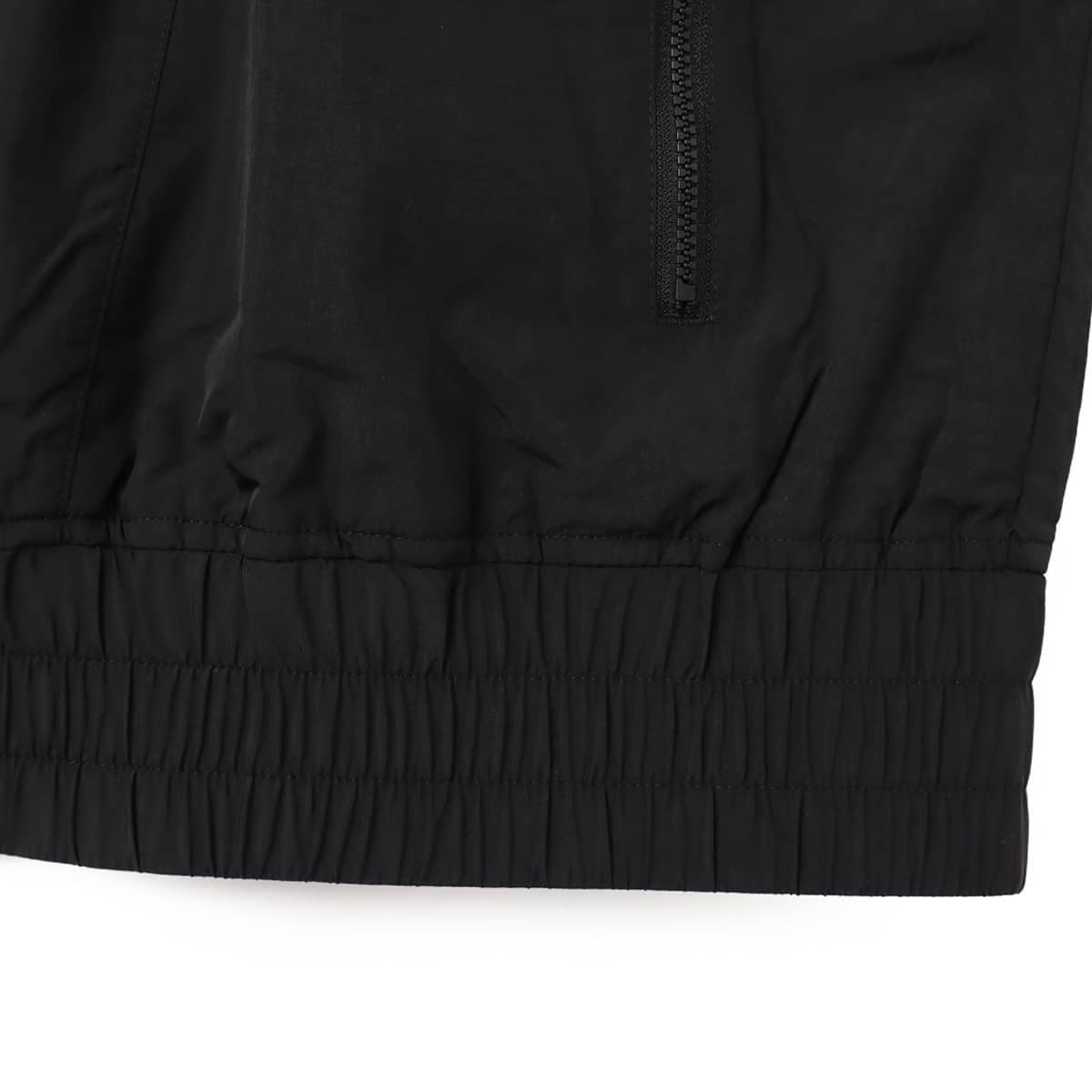 New Balance MET24 Varsity Jacket ブラックの画像