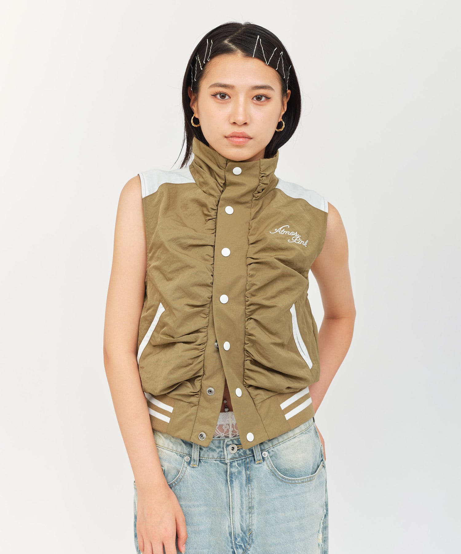 atmos pink Varsity Vest BEIGEの画像