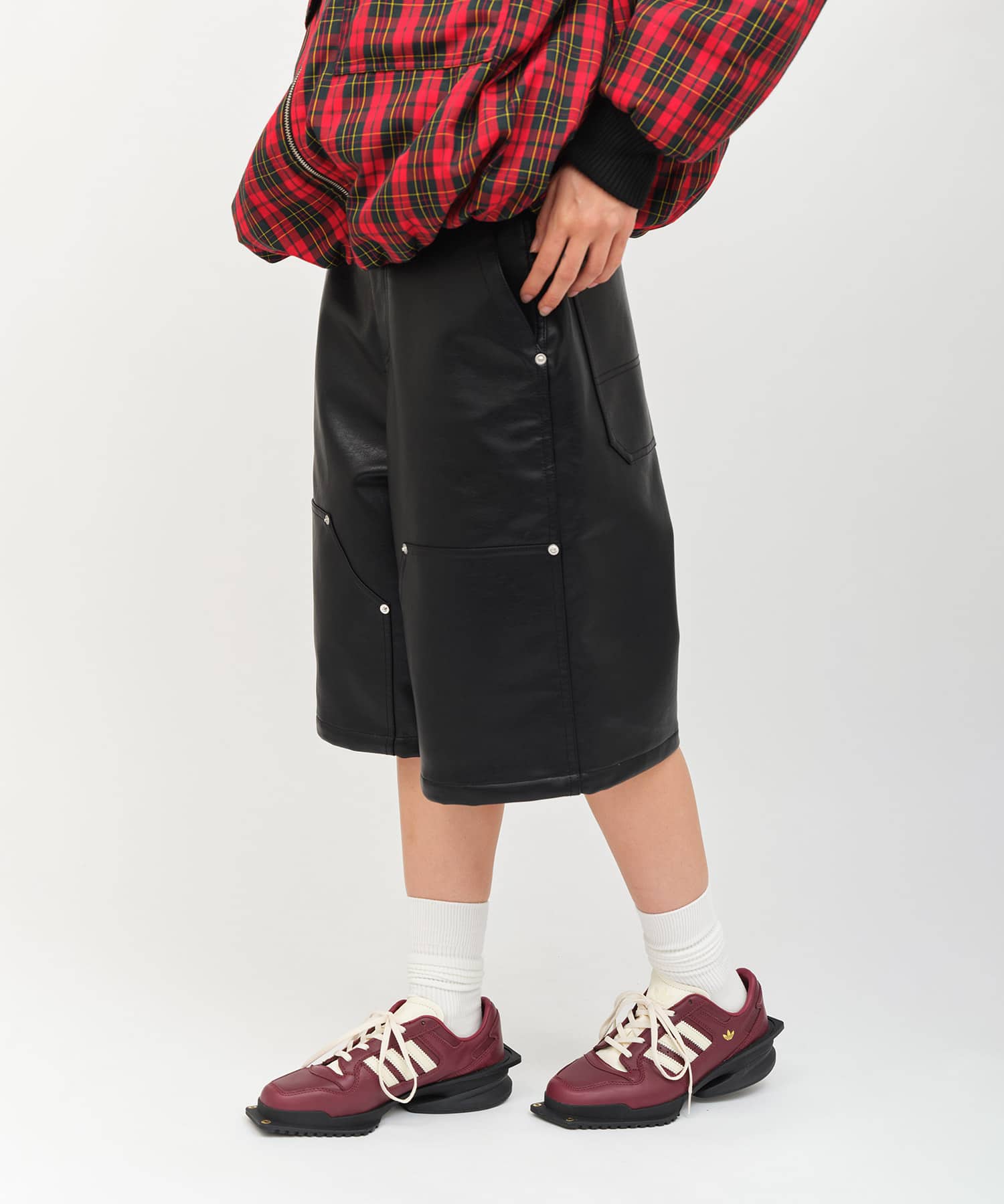 atmos pink Synthetic Leather Half Pants BLACKの画像