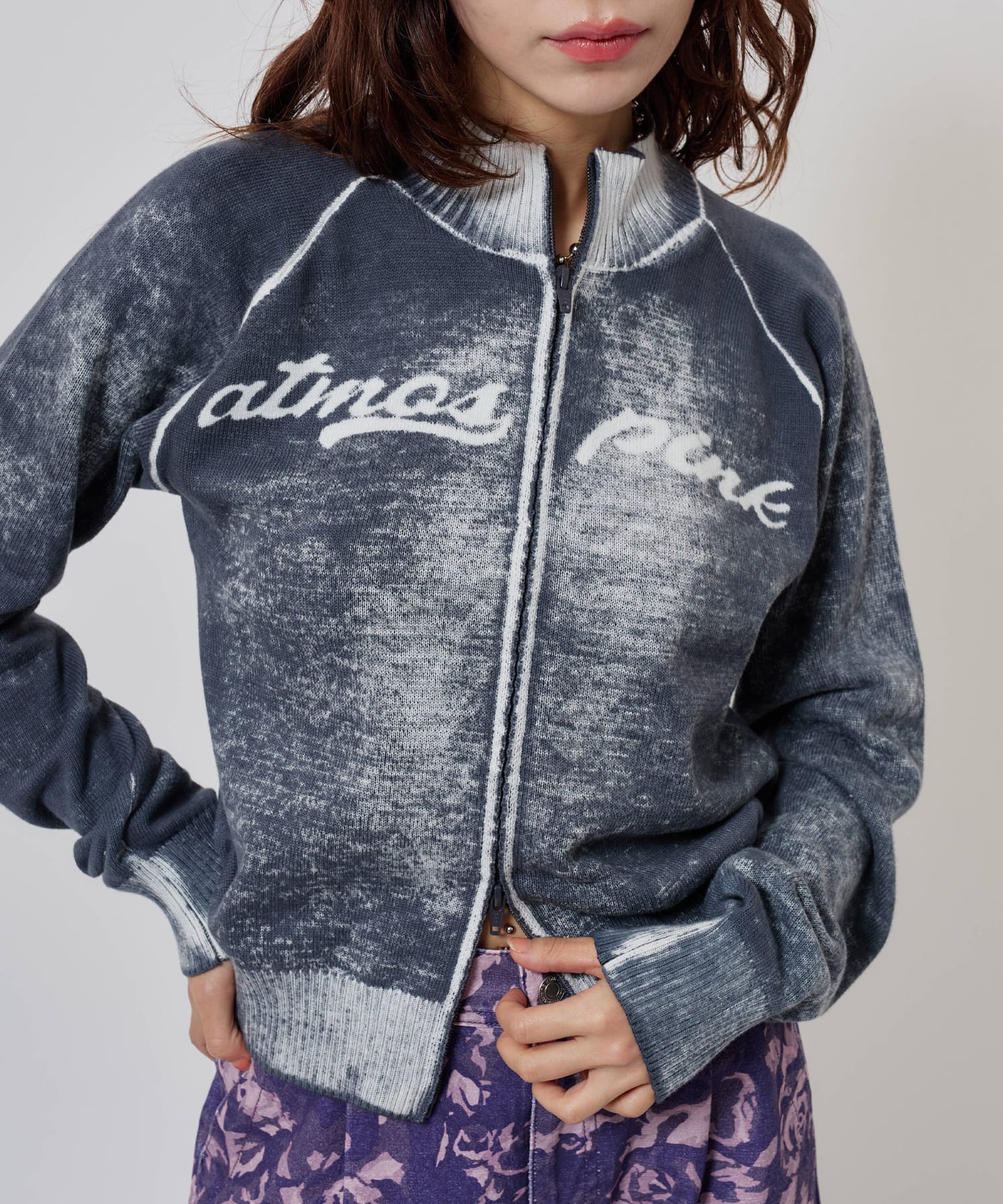 atmos pink Faded Coler Zip-up Cardigan CHARCOALの画像