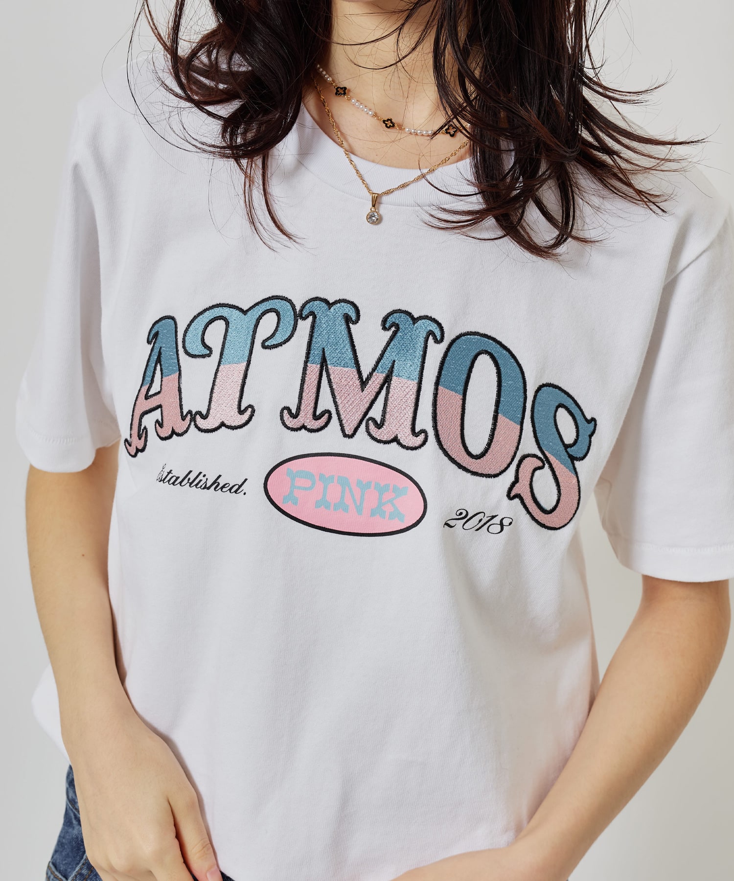 atmos pink Embroidery Logo T-shirt WHITEの画像