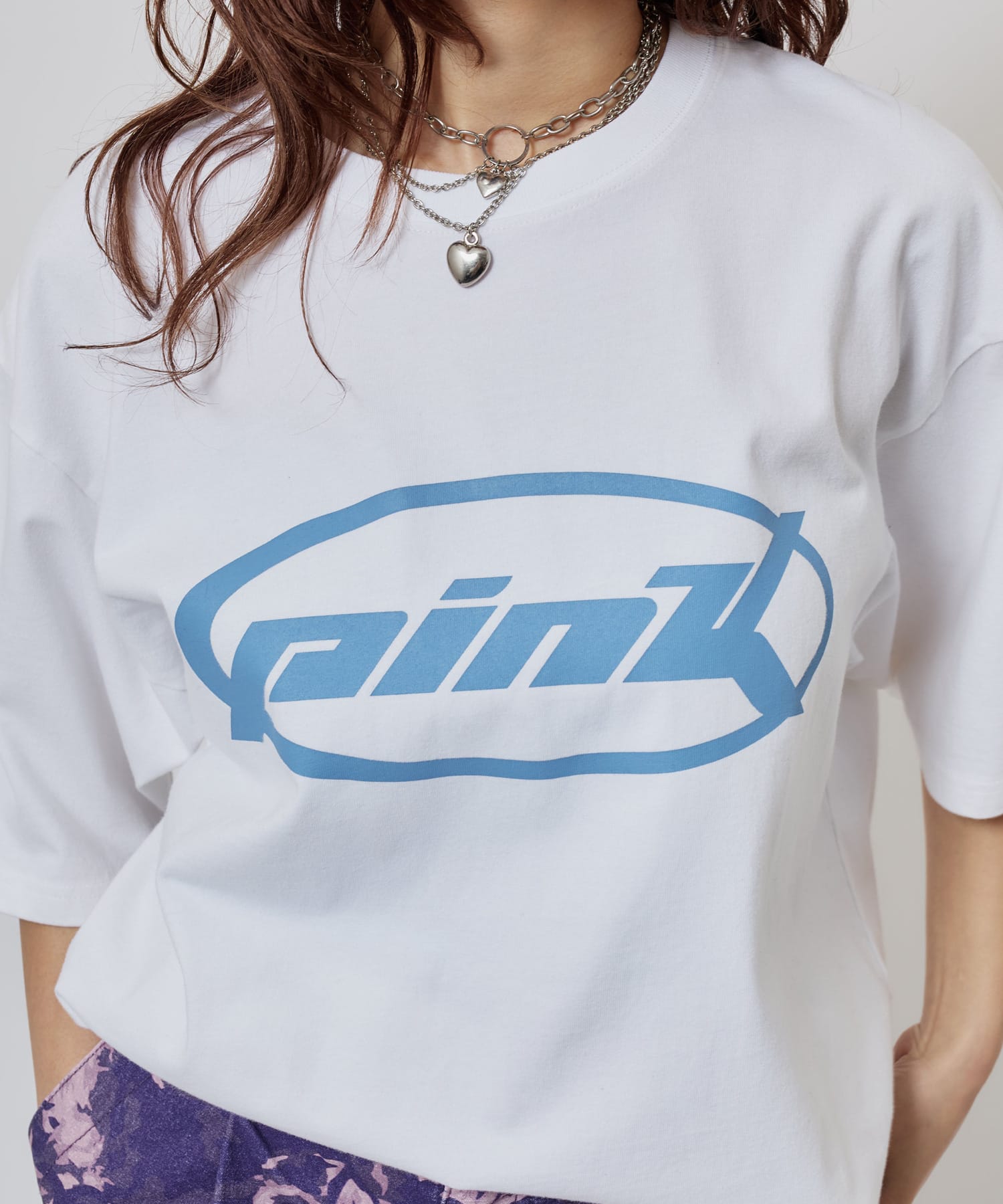 atmos pink Oval Logo T-shirt WHITEの画像
