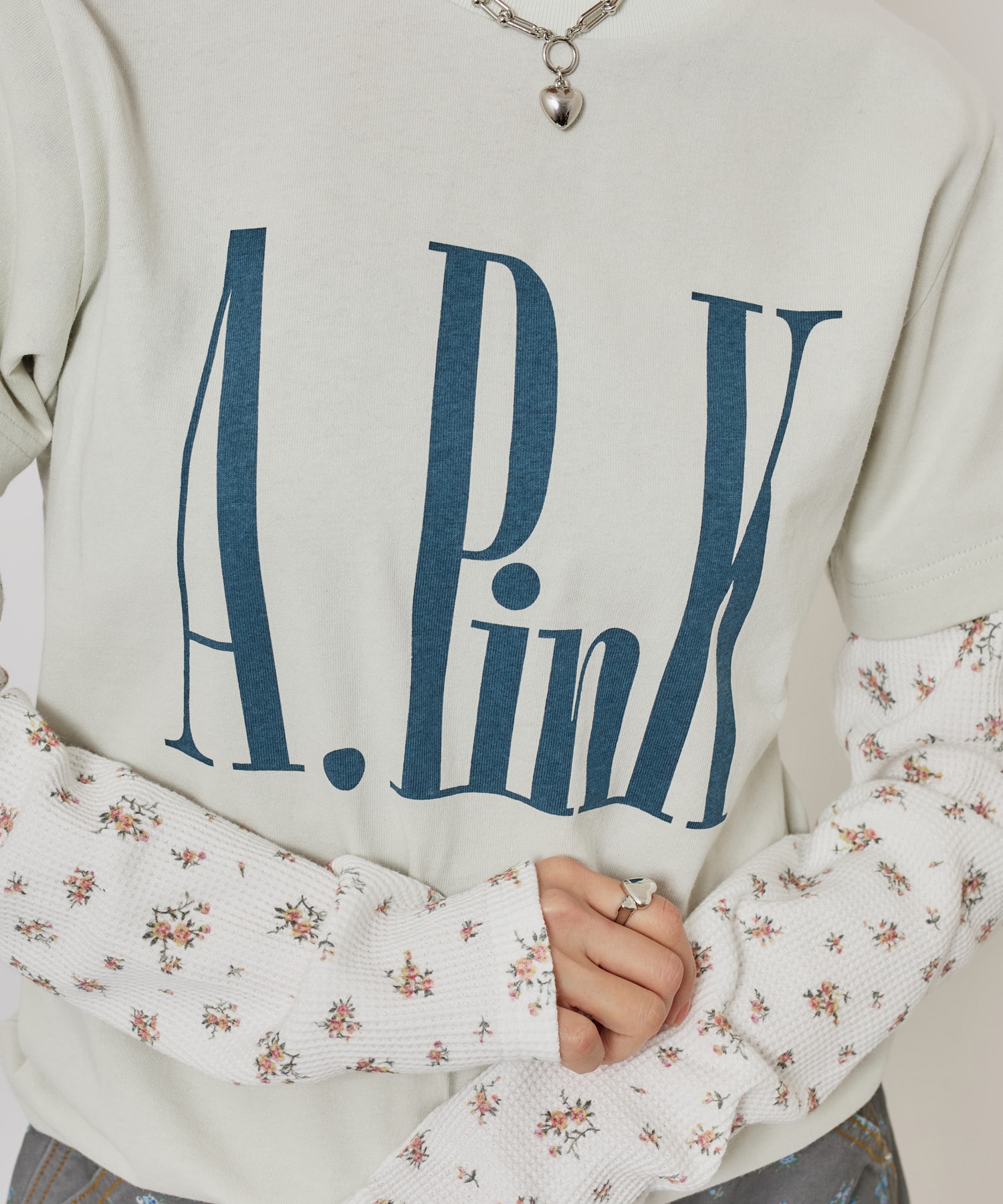 atmos pink Layered Print LS T-shirt WHITEの画像