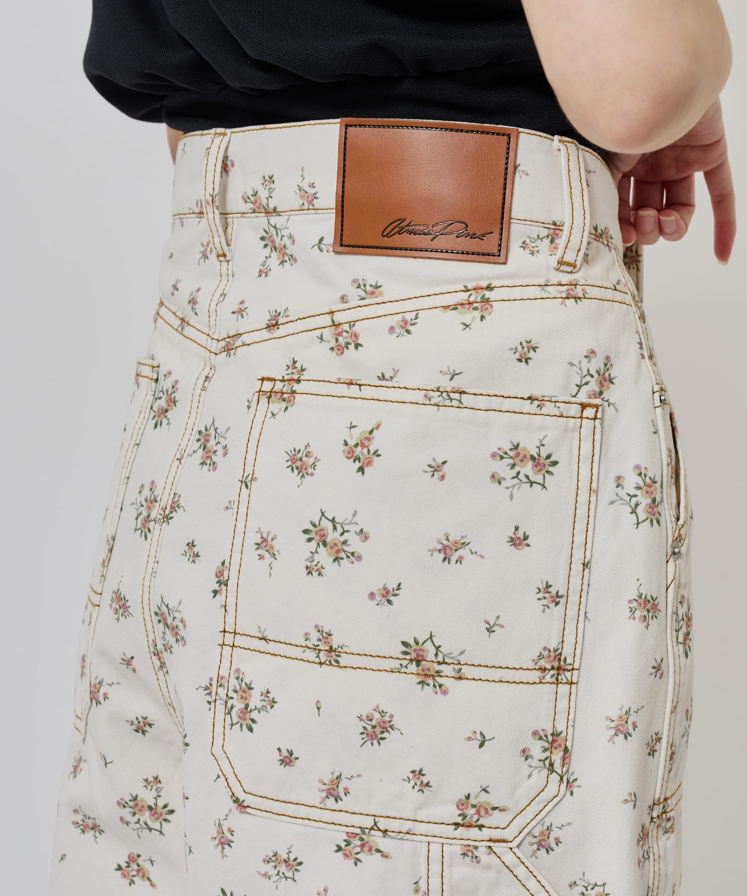 atmos pink Floral Work Half Pants WHITEの画像