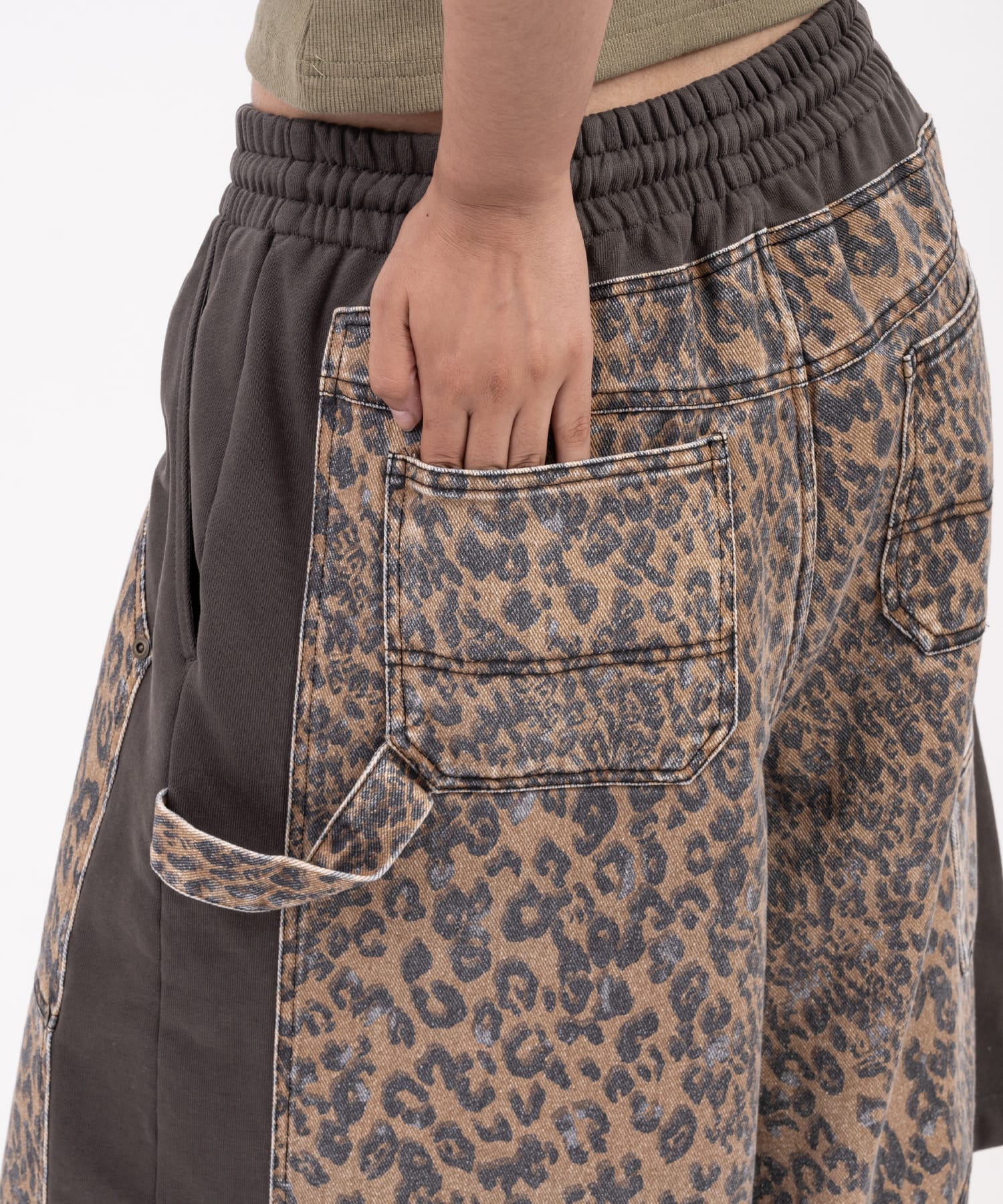 atmos pink Leopard Docking Short Pants BROWNの画像