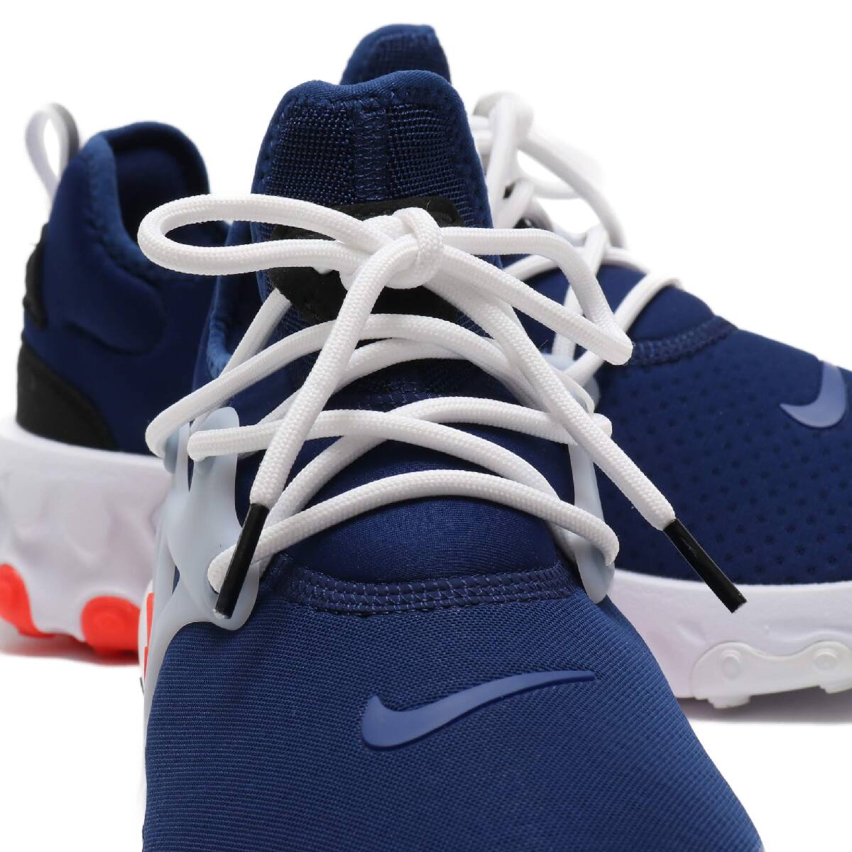 black and white nike react presto