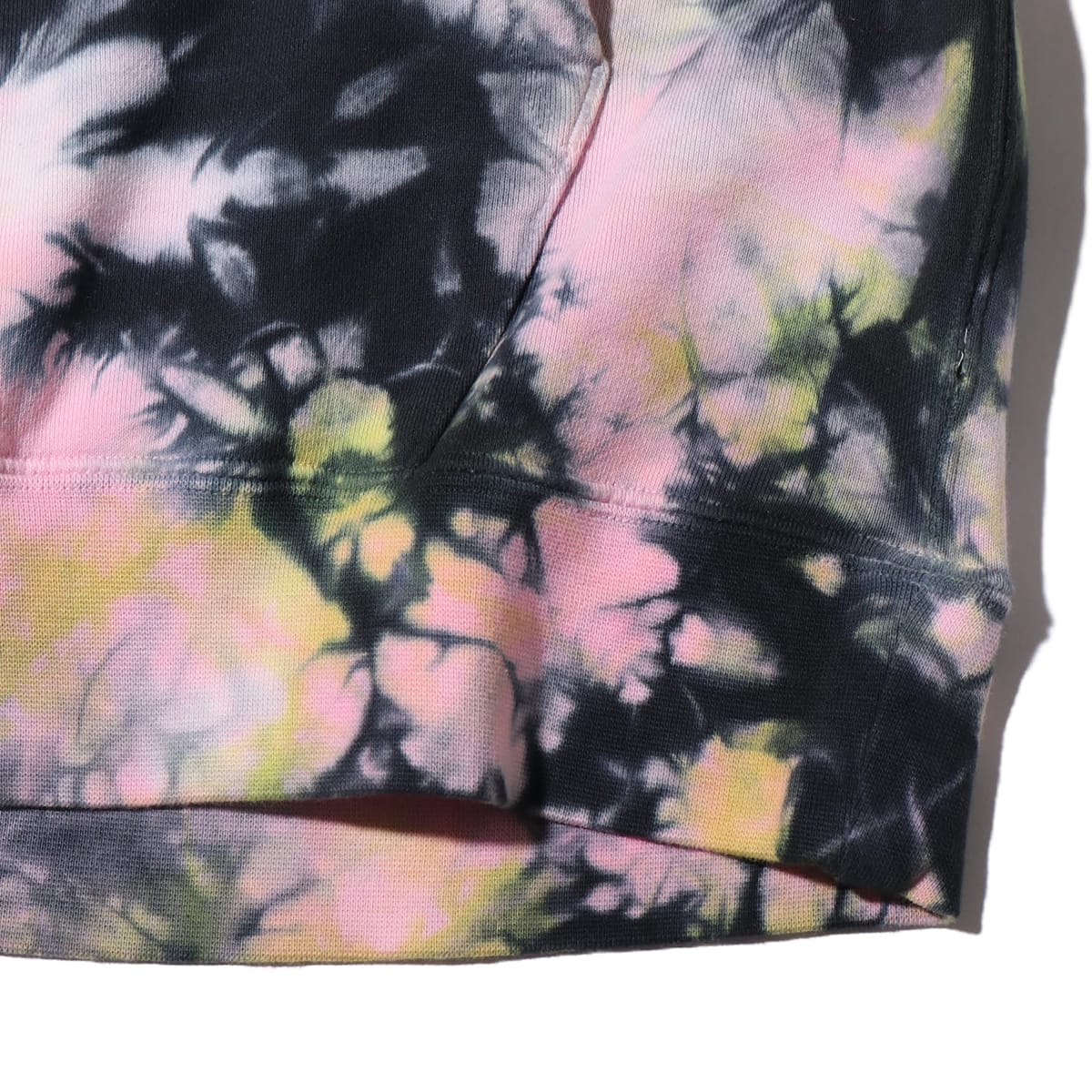 nike crop top and shorts tie dye