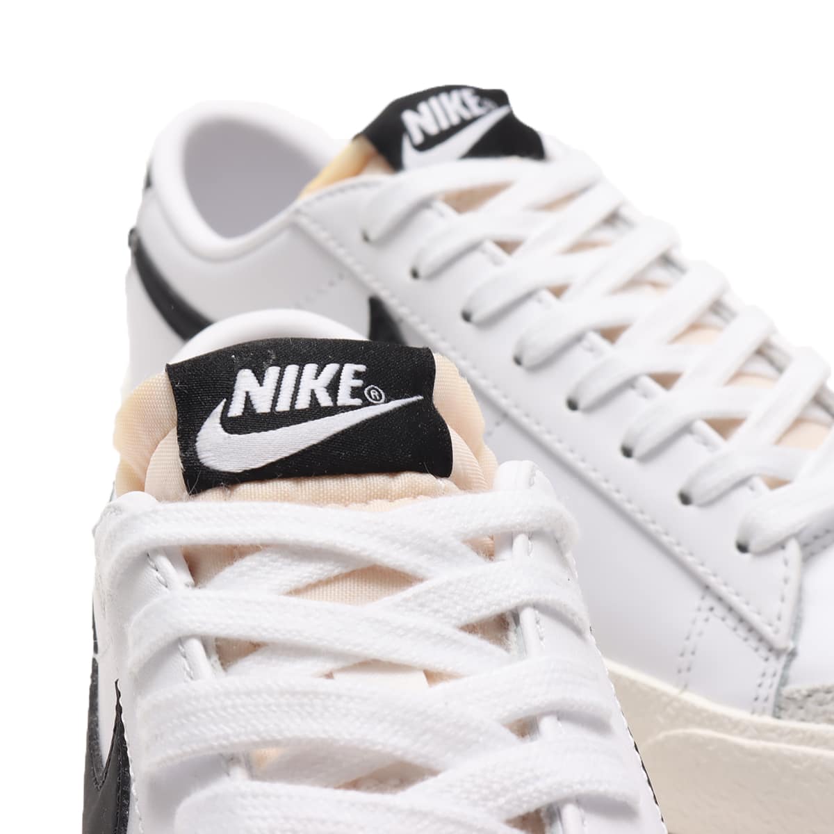 NIKE W BLAZER LOW '77 WHITE/BLACK-SAIL-WHITE 21SU-I